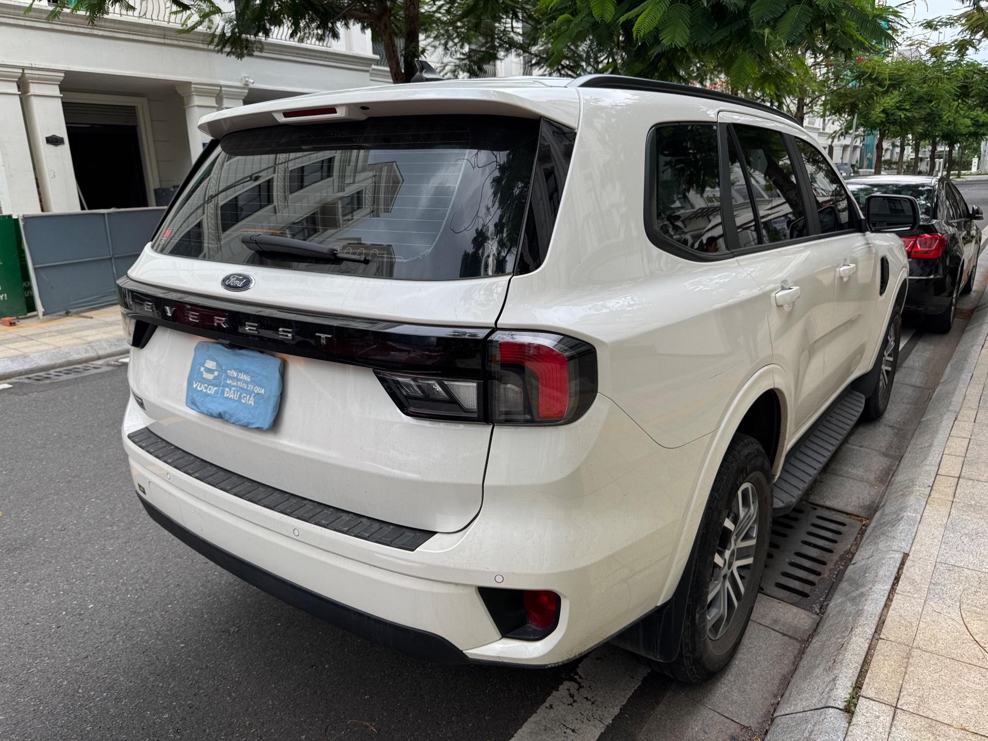 Ford Everest ambiente . đã lên cốp điện độ ngả ghế băng 3 đèn tăng sáng. còn 2 năm BHVC 2025 - Ngoại thất 13
