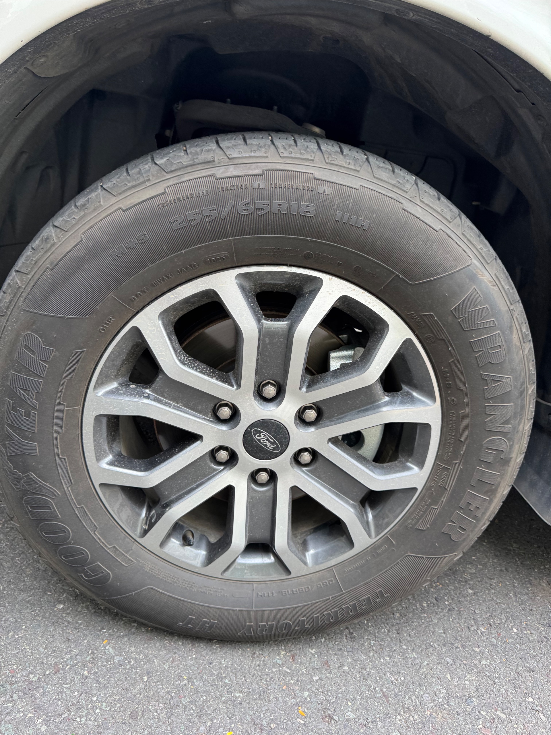 Ford Everest ambiente . đã lên cốp điện độ ngả ghế băng 3 đèn tăng sáng. còn 2 năm BHVC 2025 - Ngoại thất 4