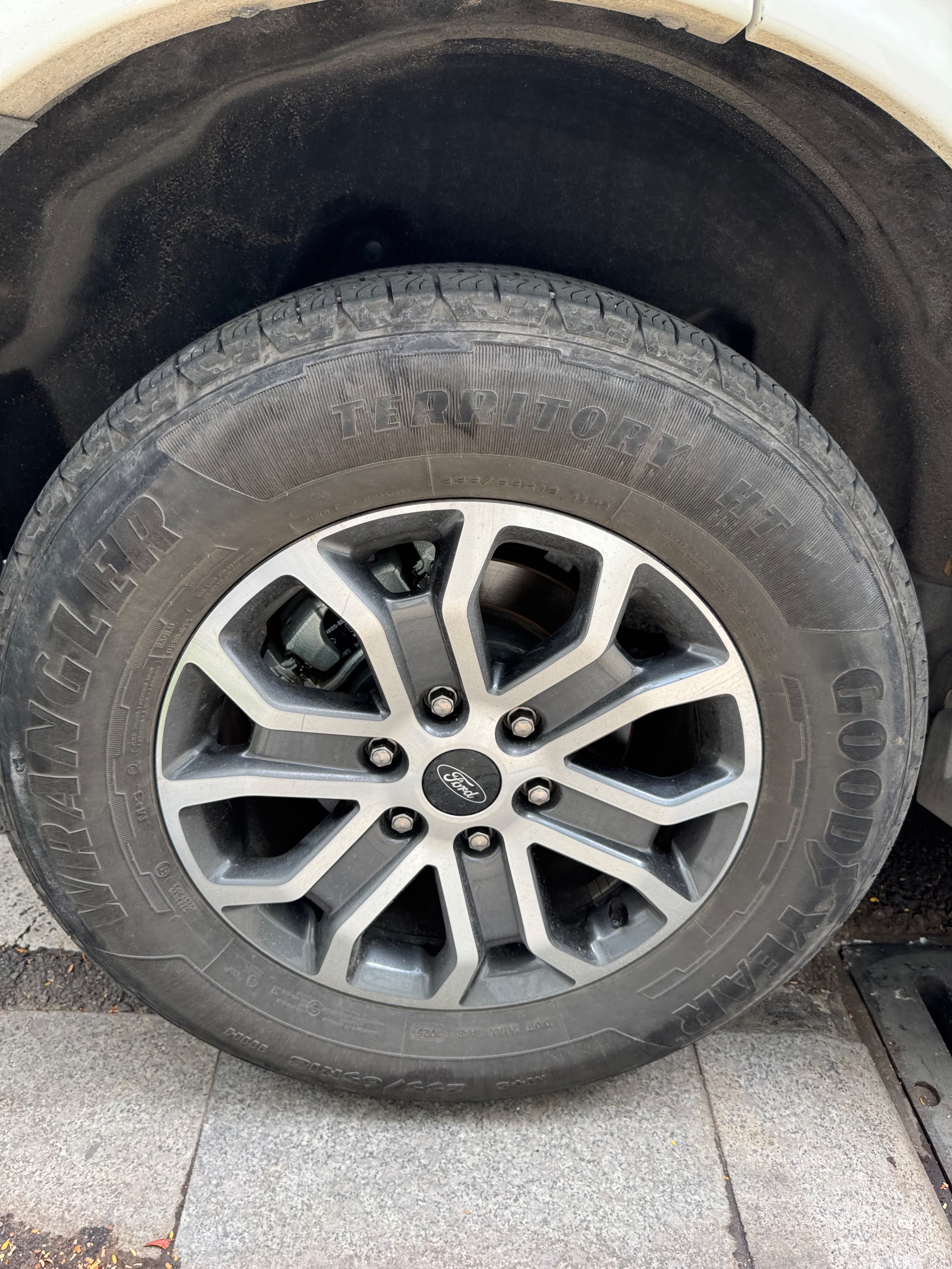 Ford Everest ambiente . đã lên cốp điện độ ngả ghế băng 3 đèn tăng sáng. còn 2 năm BHVC 2025 - Ngoại thất 12