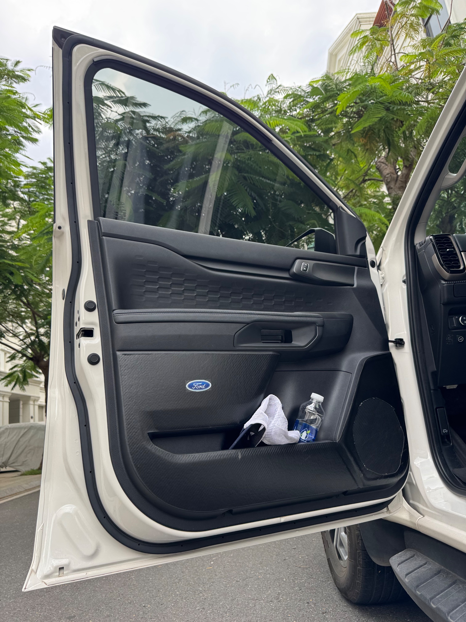 Ford Everest ambiente . đã lên cốp điện độ ngả ghế băng 3 đèn tăng sáng. còn 2 năm BHVC 2025 - Ngoại thất 8