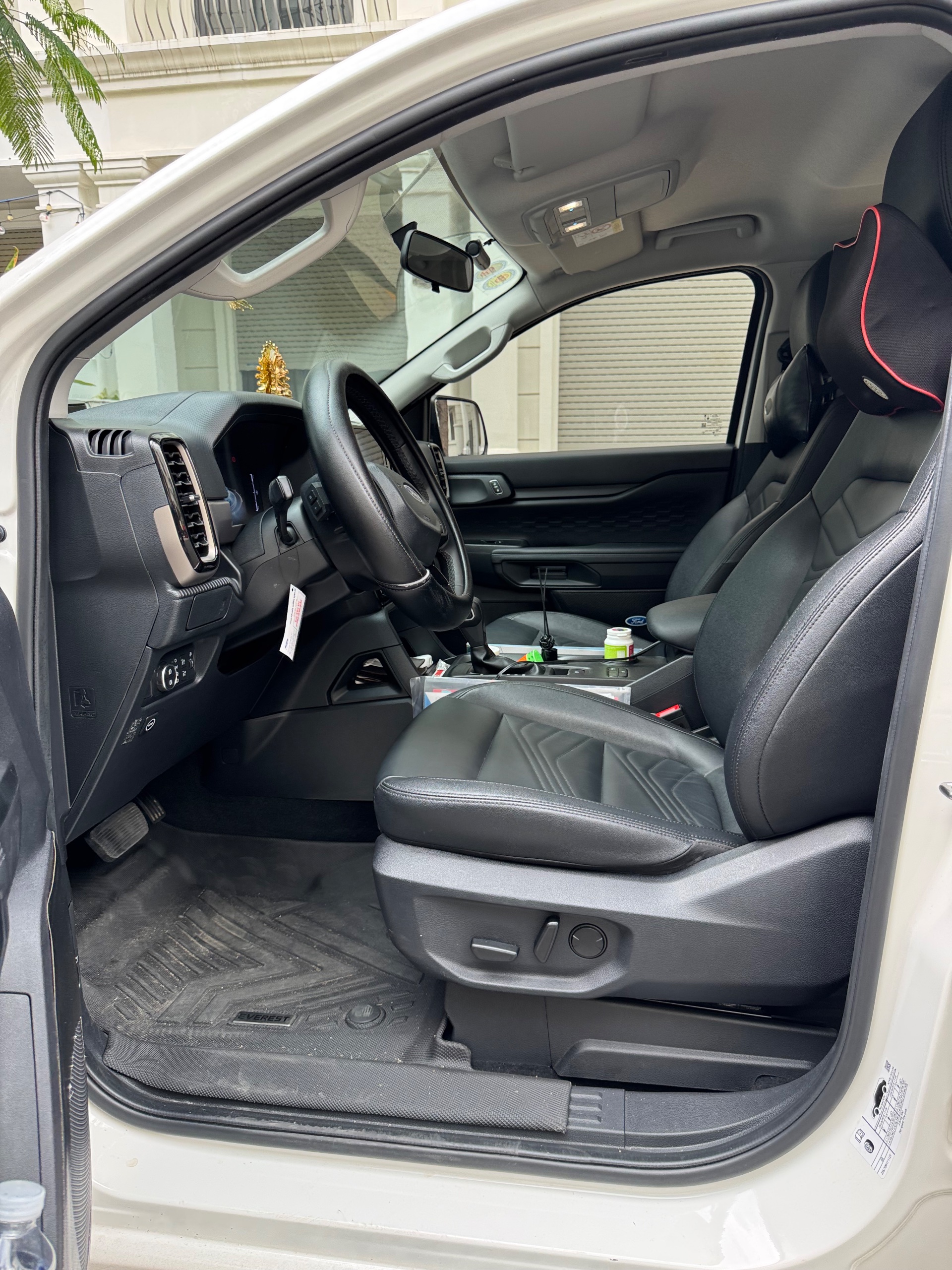 Ford Everest ambiente . đã lên cốp điện độ ngả ghế băng 3 đèn tăng sáng. còn 2 năm BHVC 2025 - Ngoại thất 9