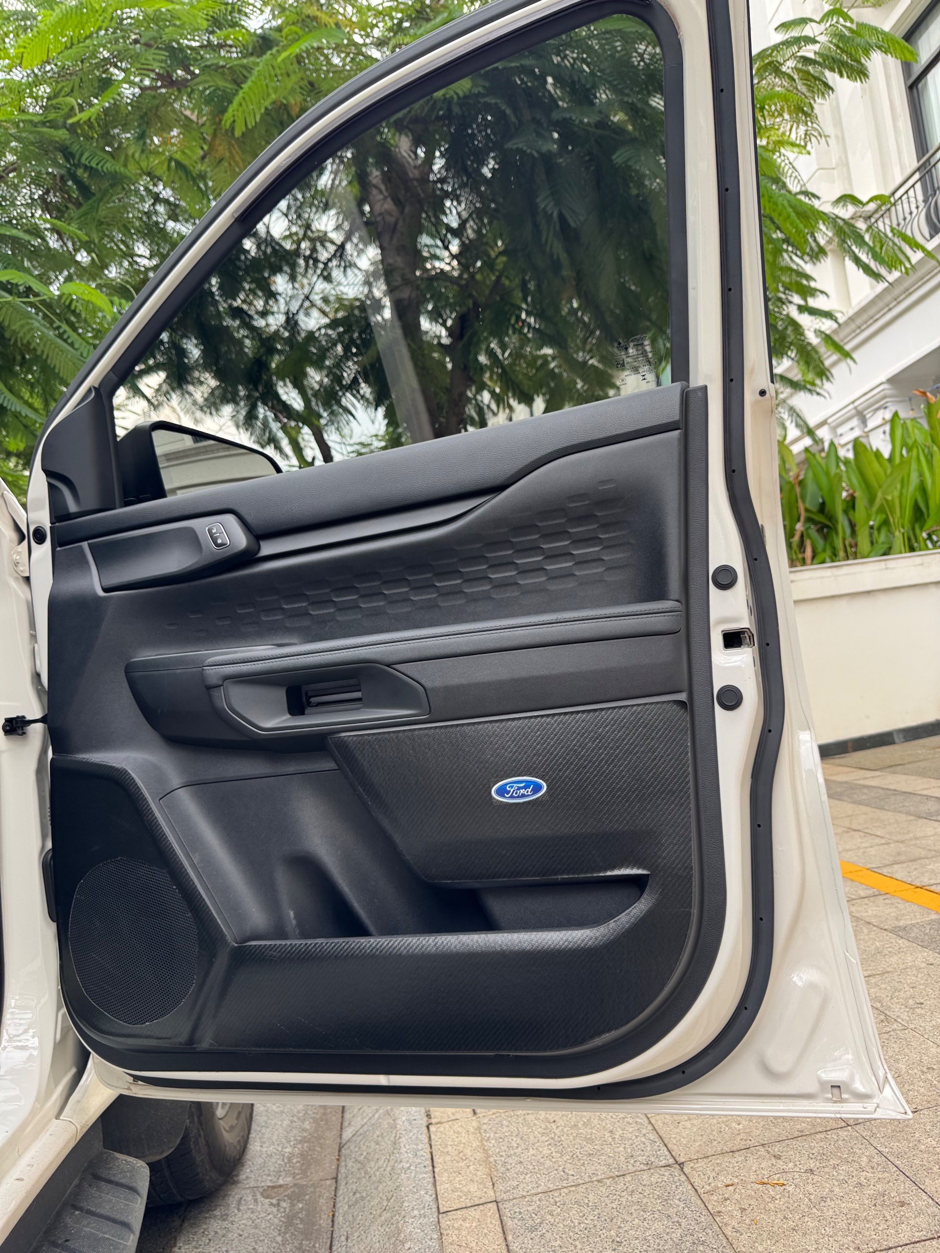 Ford Everest ambiente . đã lên cốp điện độ ngả ghế băng 3 đèn tăng sáng. còn 2 năm BHVC 2025 - Ngoại thất 19