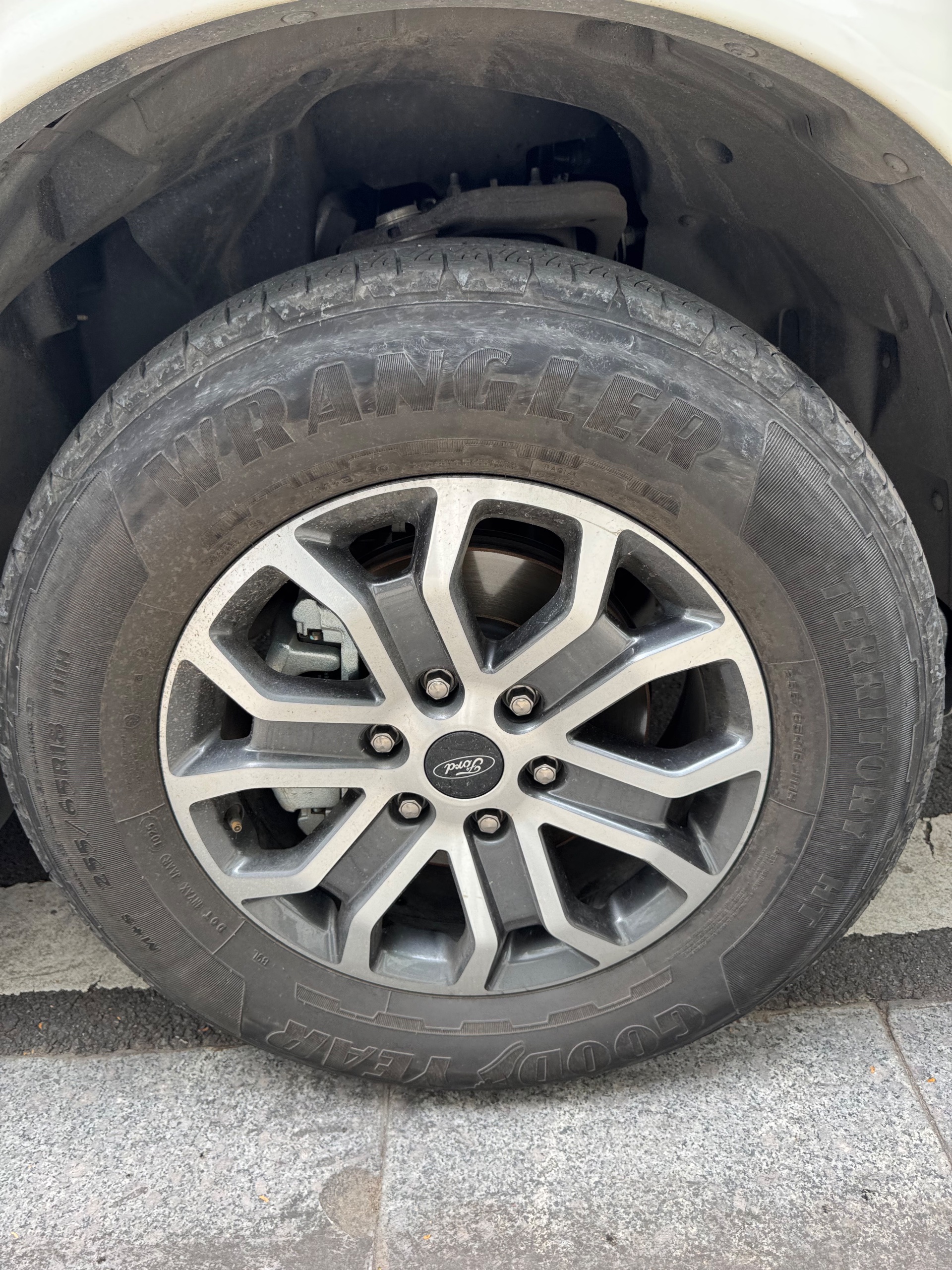 Ford Everest ambiente . đã lên cốp điện độ ngả ghế băng 3 đèn tăng sáng. còn 2 năm BHVC 2025 - Ngoại thất 18