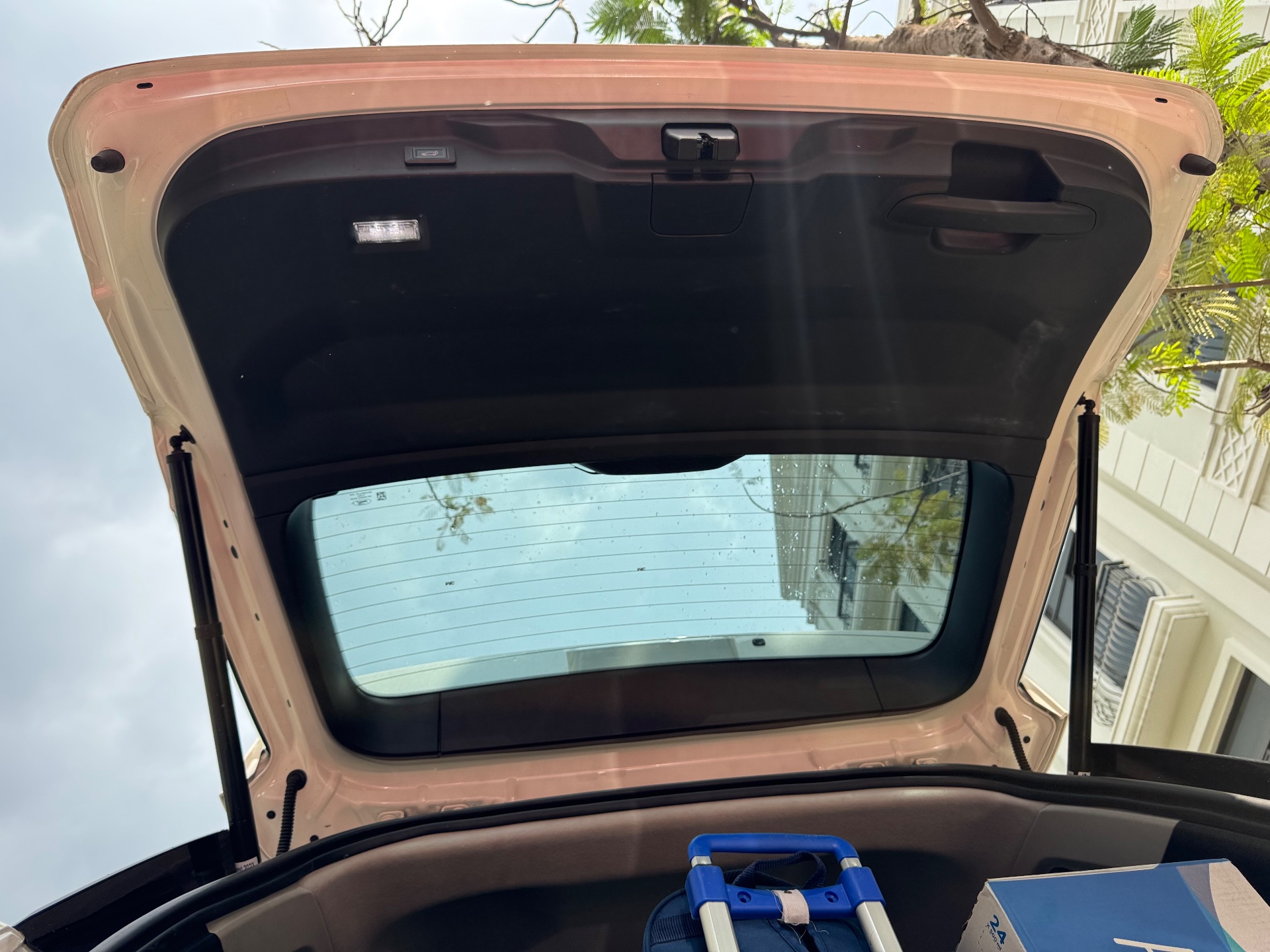 Ford Everest ambiente . đã lên cốp điện độ ngả ghế băng 3 đèn tăng sáng. còn 2 năm BHVC 2025 - Ngoại thất 22