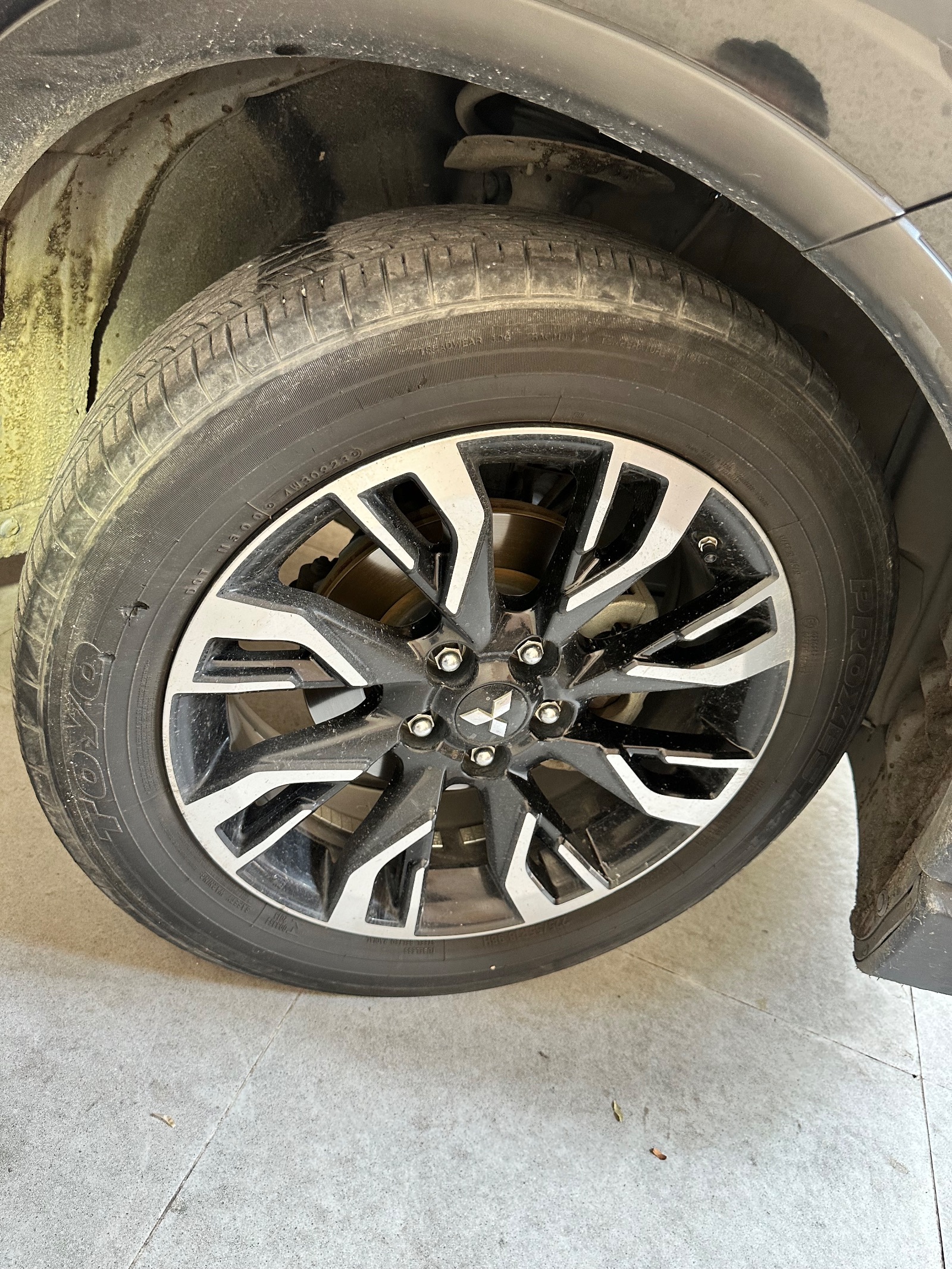 Mitsubishi Outlander 2.0 CVT Premium 2020 - Ngoại thất 29