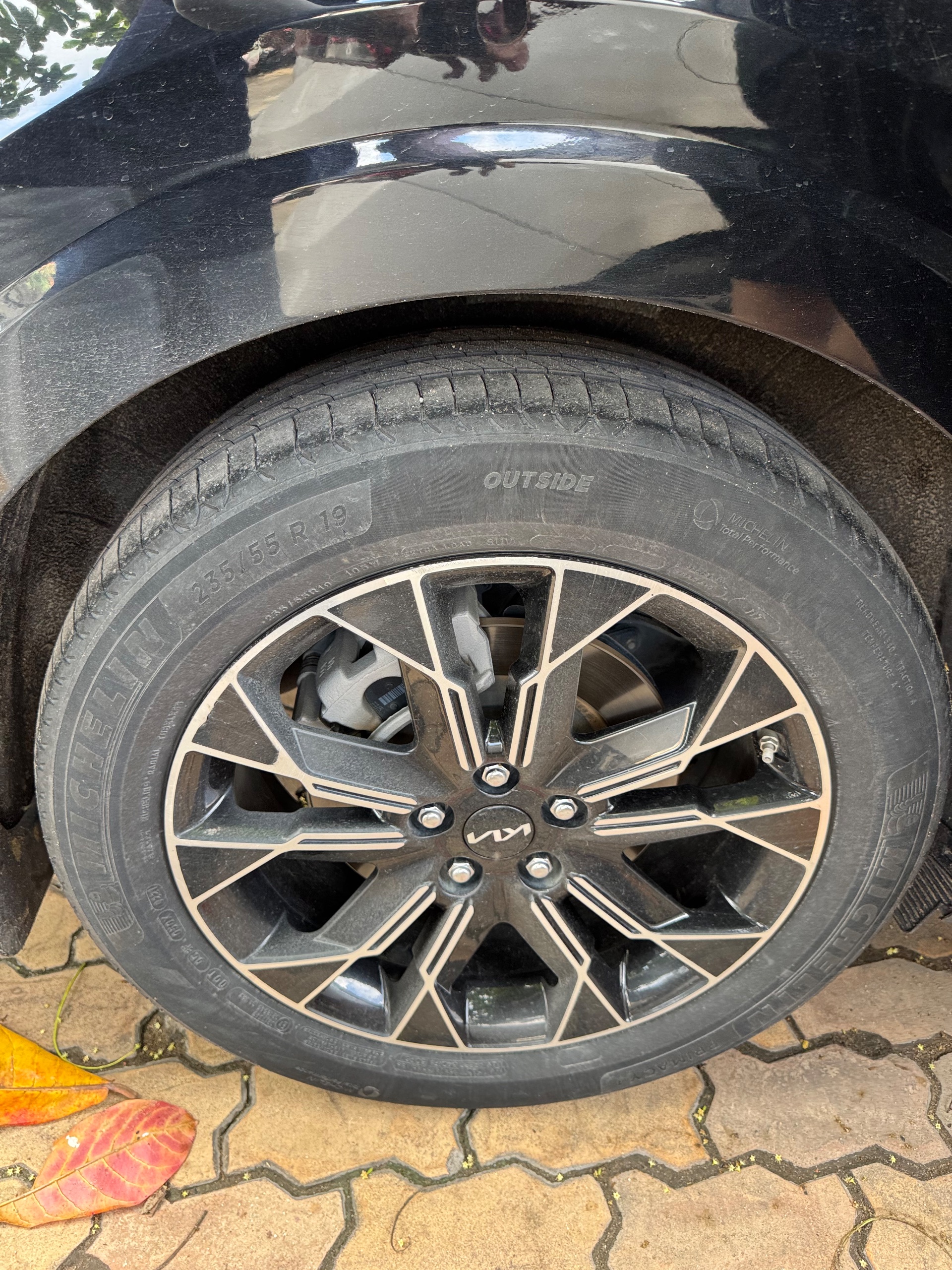 Kia Carnival Signature 2.2D 2023 - Ngoại thất 5