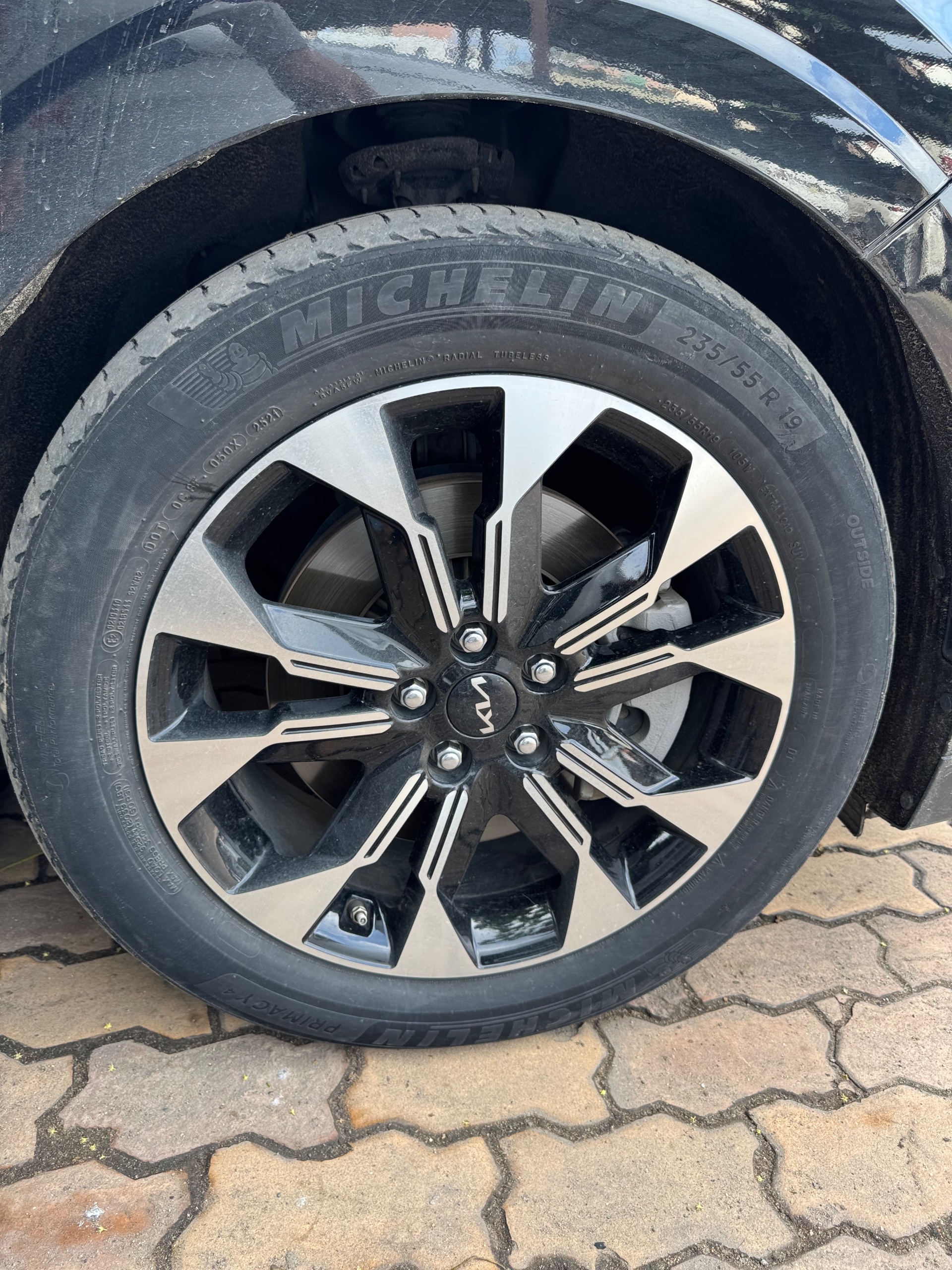 Kia Carnival Signature 2.2D 2023 - Ngoại thất 9