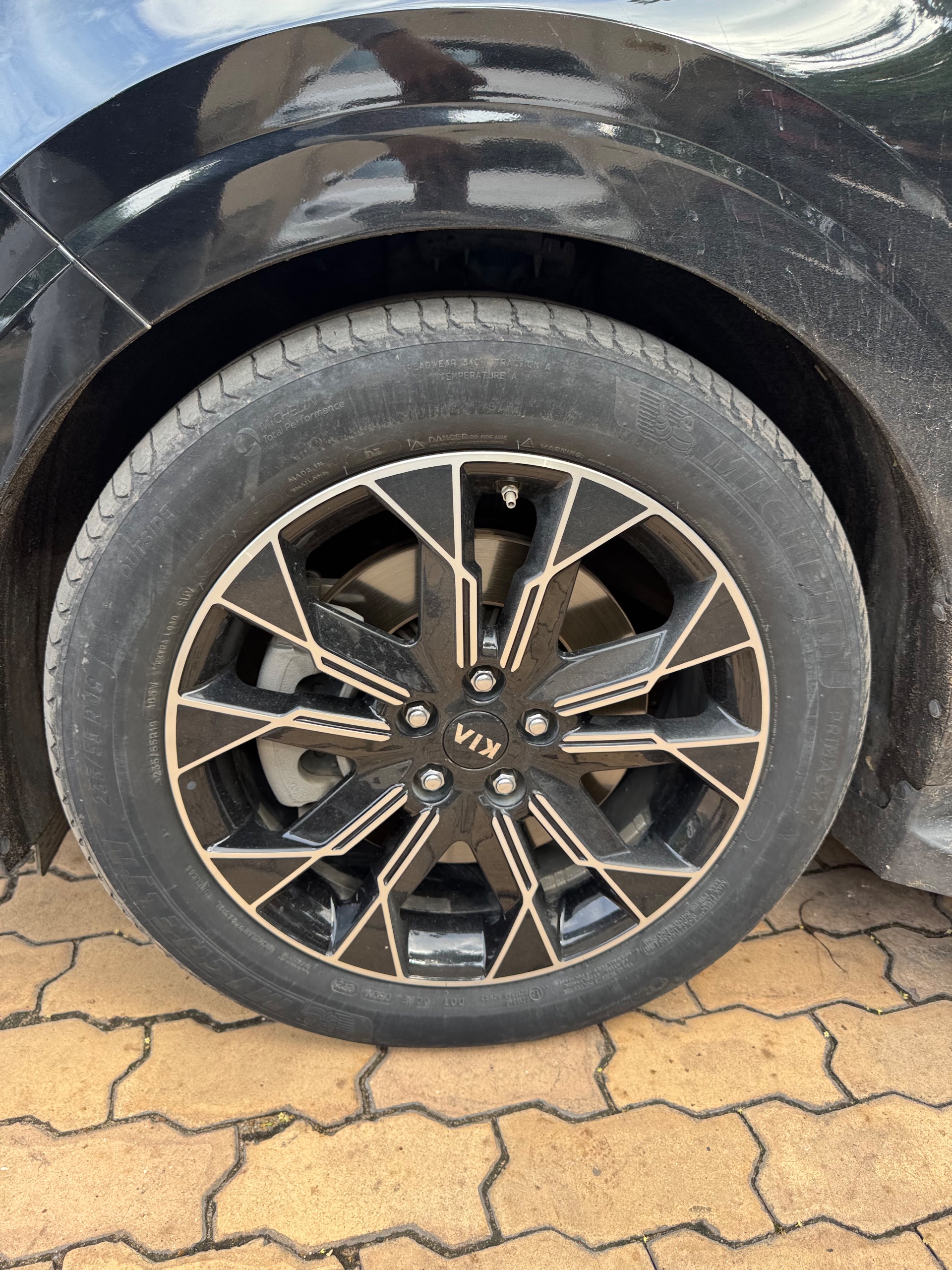 Kia Carnival Signature 2.2D 2023 - Ngoại thất 13