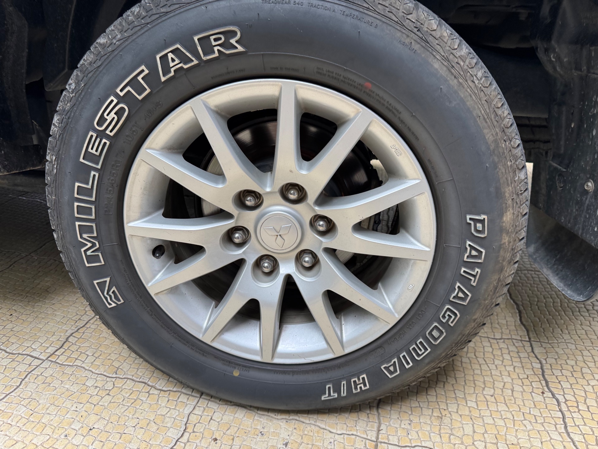 Mitsubishi Pajero Sport D 4x2 AT 2013 - Ngoại thất 13