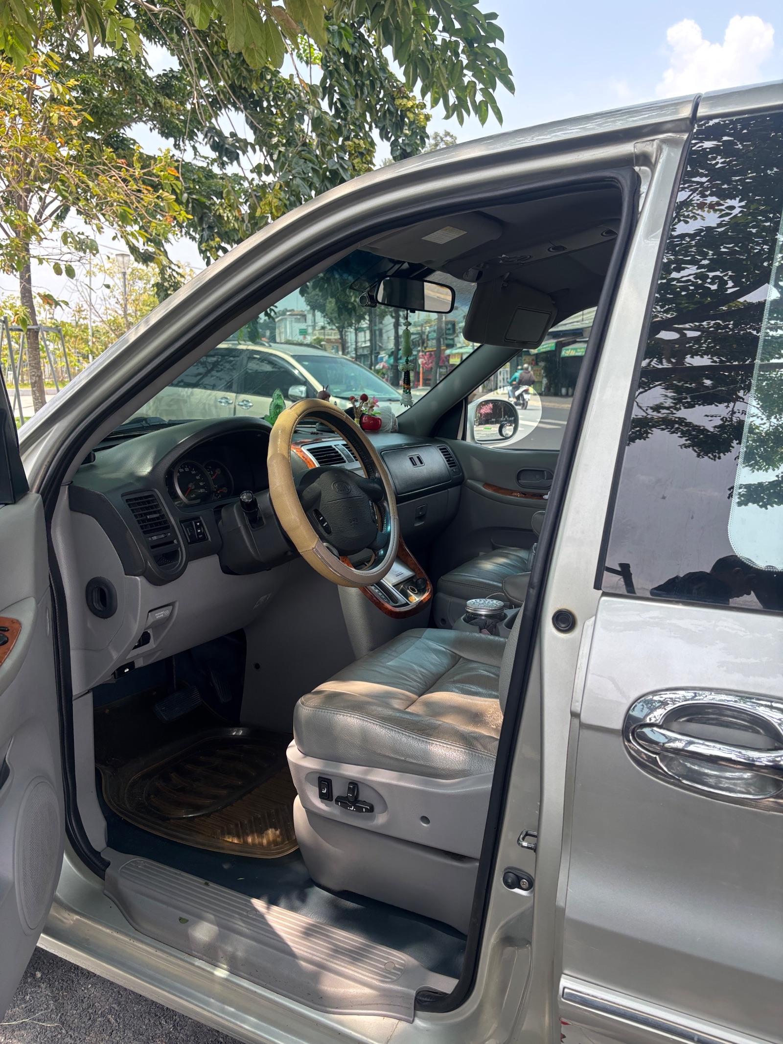 Kia Carnival Số tự động 2009 - Ngoại thất 21