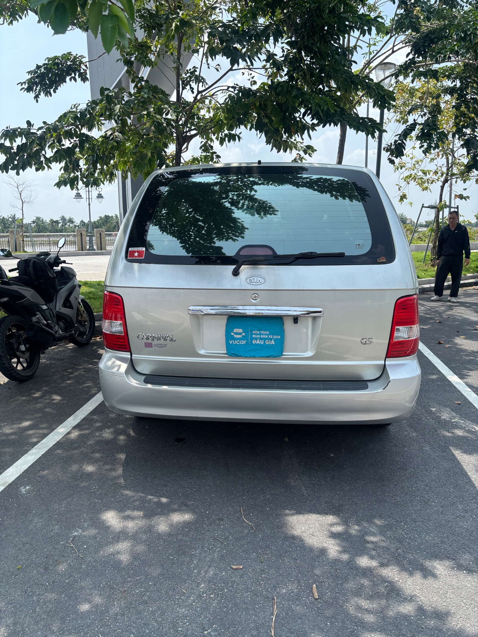 Kia Carnival Số tự động 2009 - Ngoại thất 13