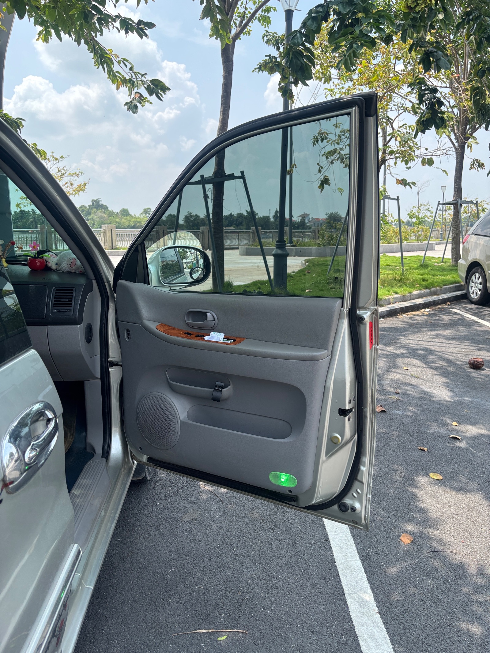 Kia Carnival Số tự động 2009 - Ngoại thất 5