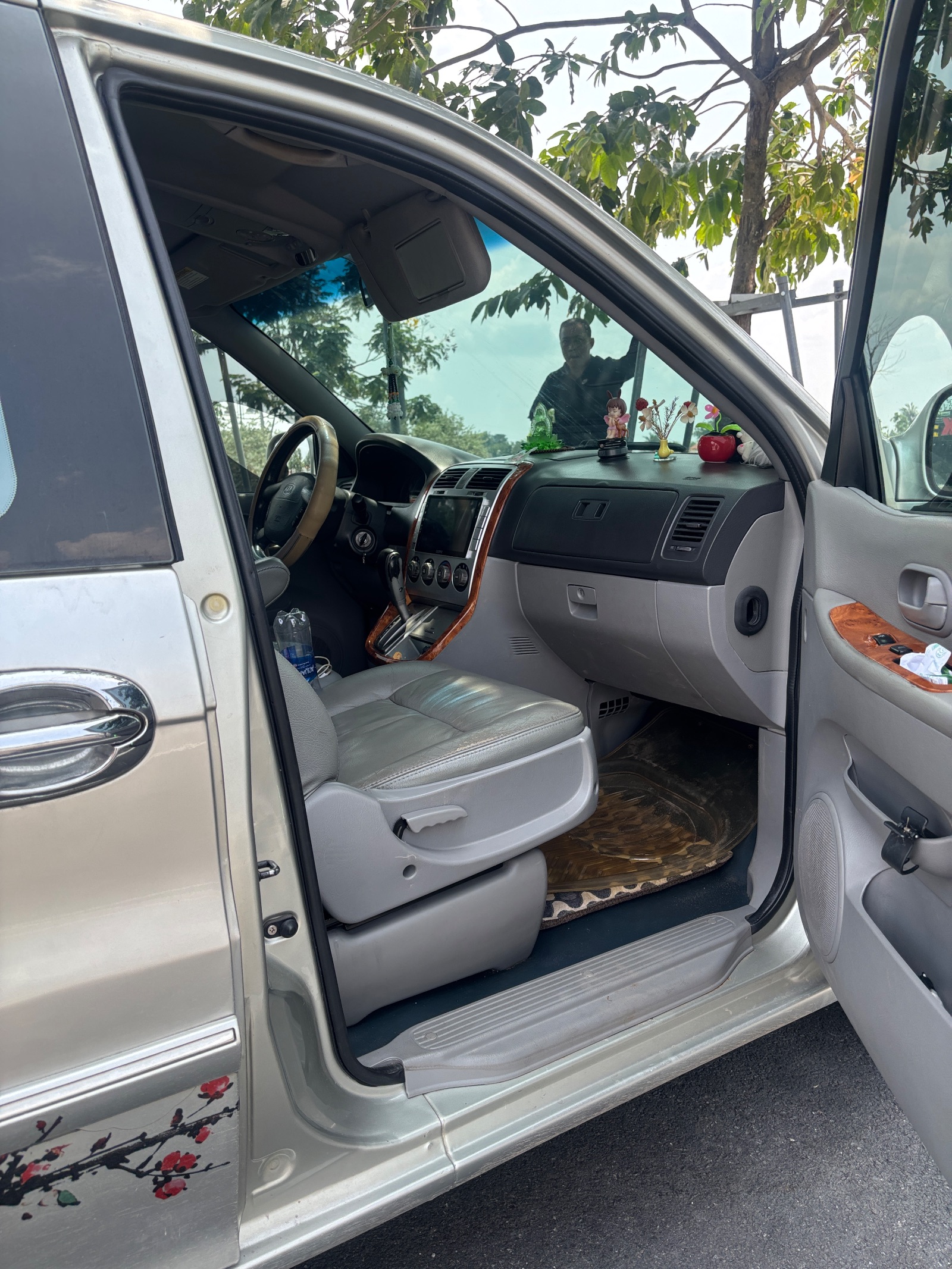 Kia Carnival Số tự động 2009 - Ngoại thất 6