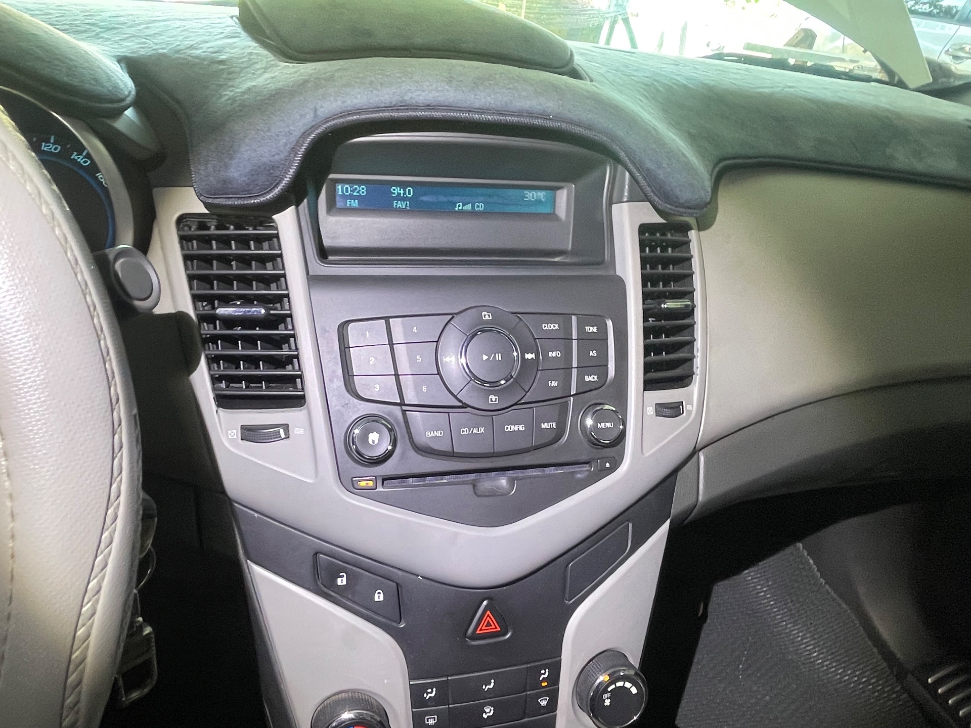 Chevrolet Cruze LS 1.6 MT 2011 - Ngoại thất 12