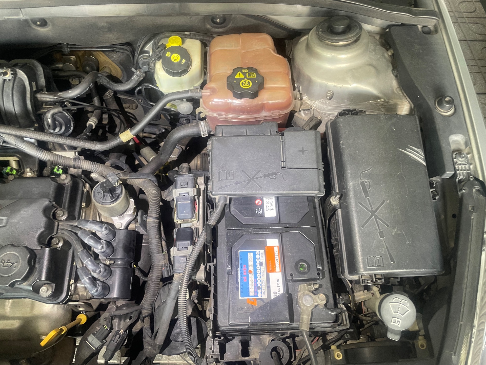 Chevrolet Cruze LS 1.6 MT 2011 - Ngoại thất 19