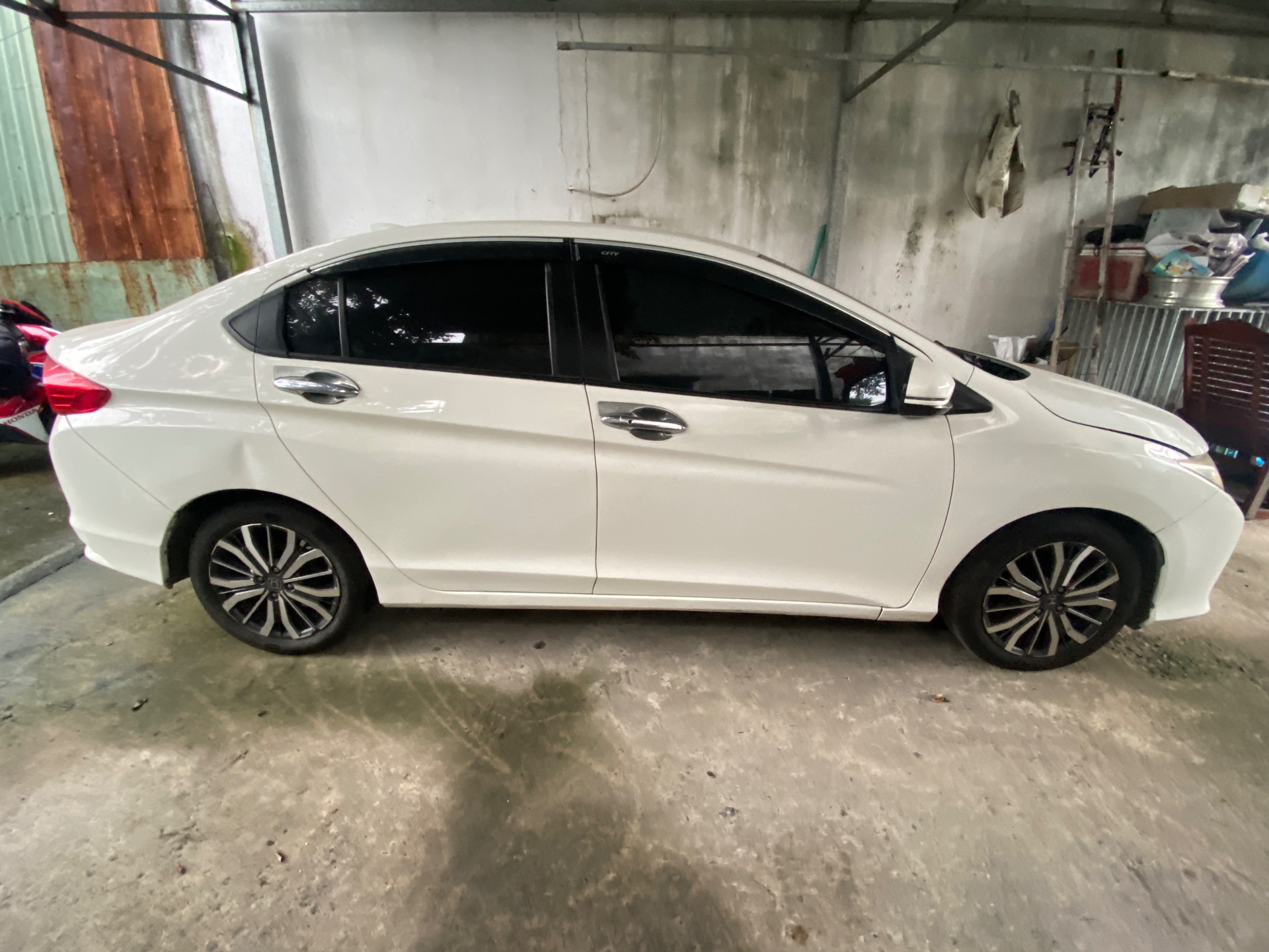 honda city . 12/ . 2016 - Ngoại thất 14