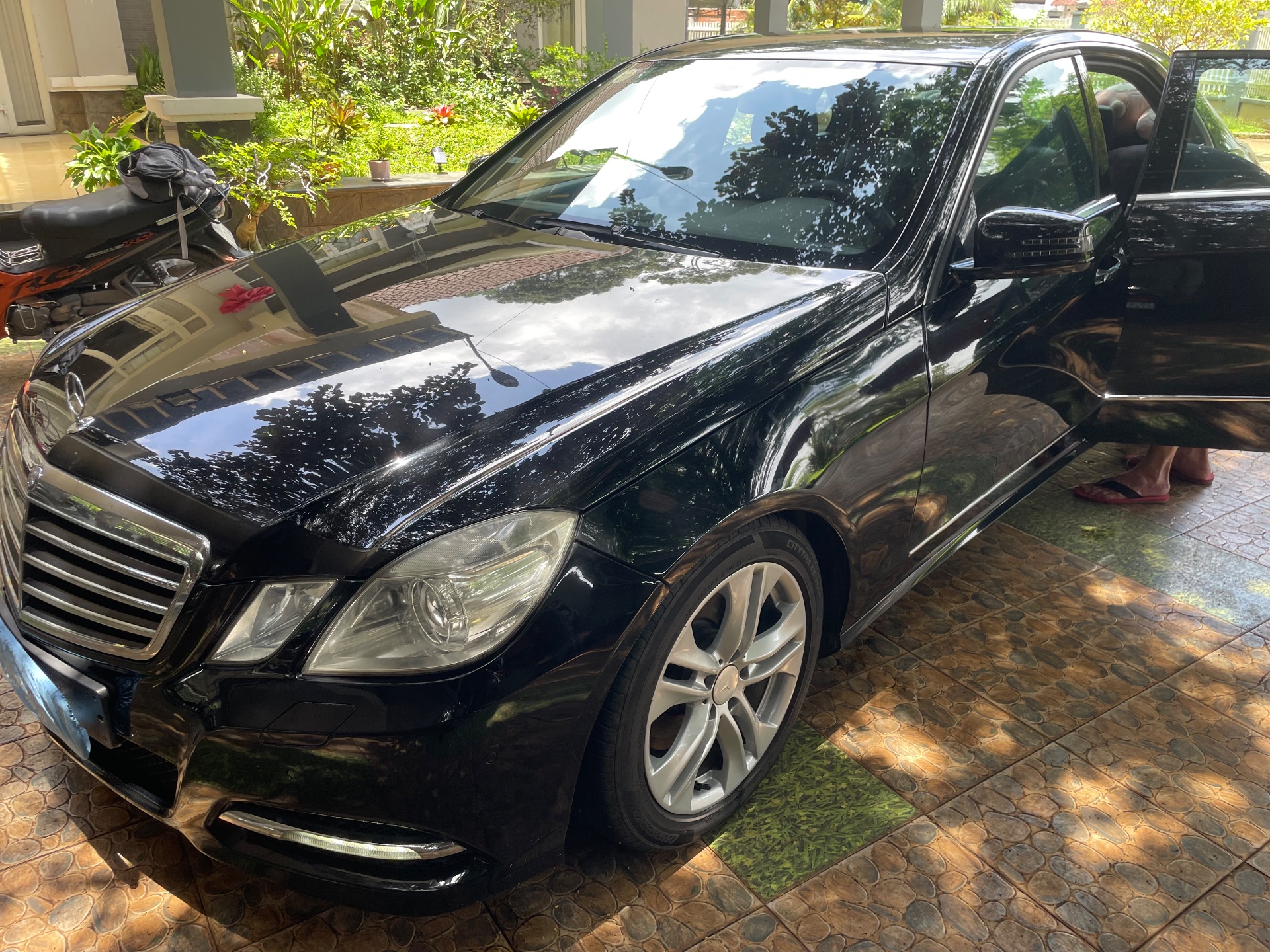 Mercedes E class E250 2010 - Ngoại thất 2