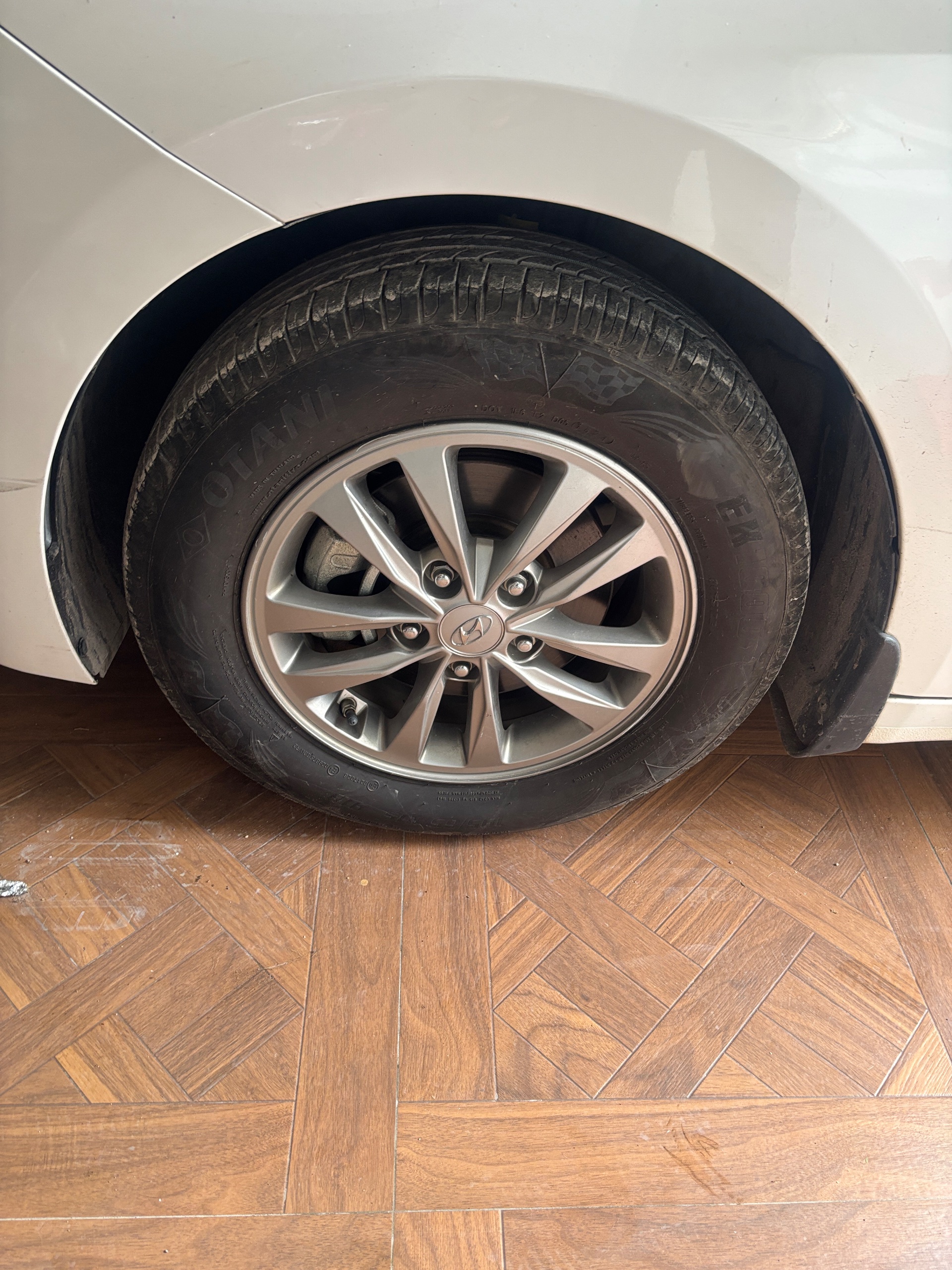Hyundai Elantra 1.6 MT 2019 - Ngoại thất 3