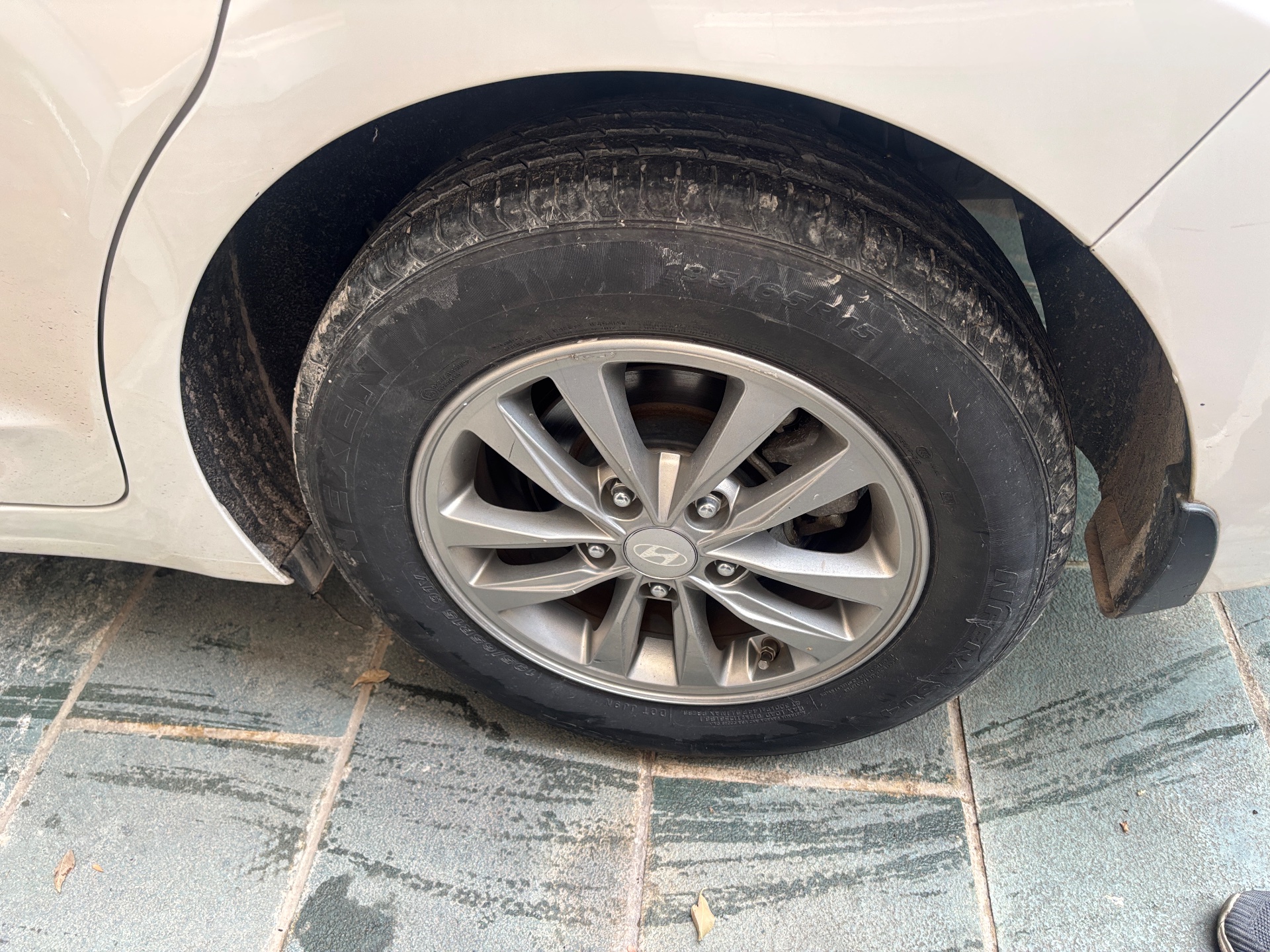 Hyundai Elantra 1.6 MT 2019 - Ngoại thất 10