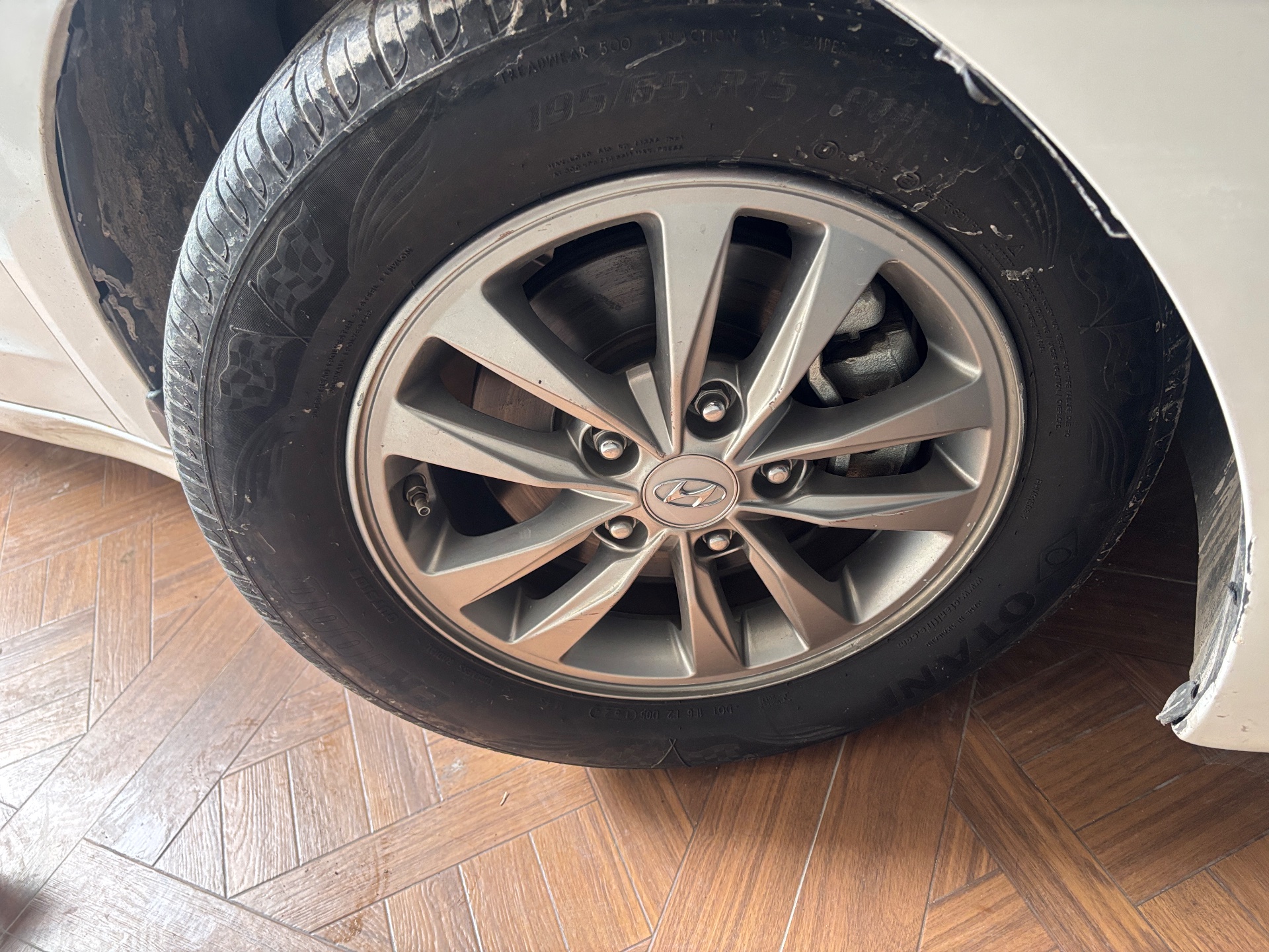 Hyundai Elantra 1.6 MT 2019 - Ngoại thất 24