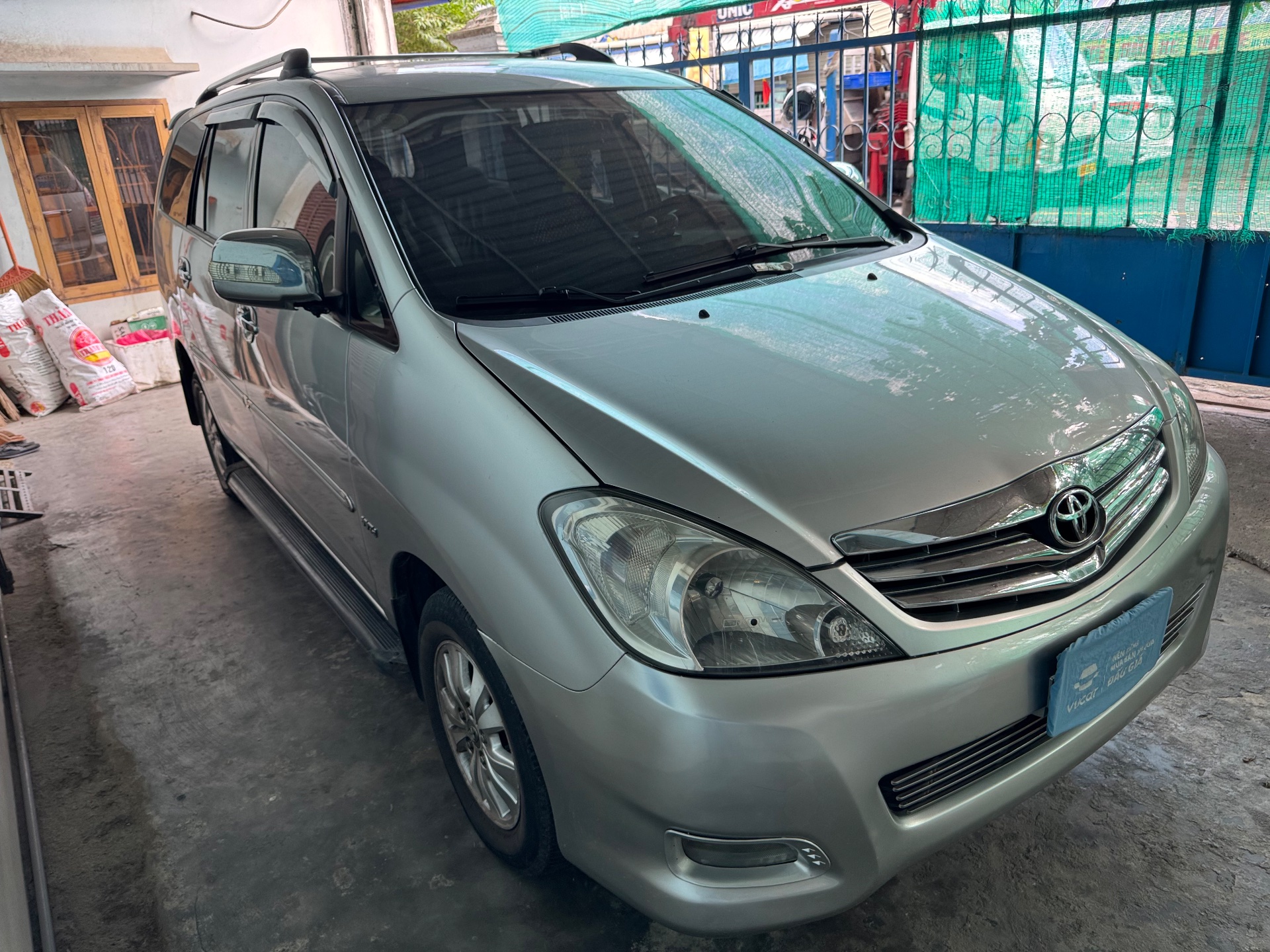 Toyota Innova V 2010 - Ngoại thất 2