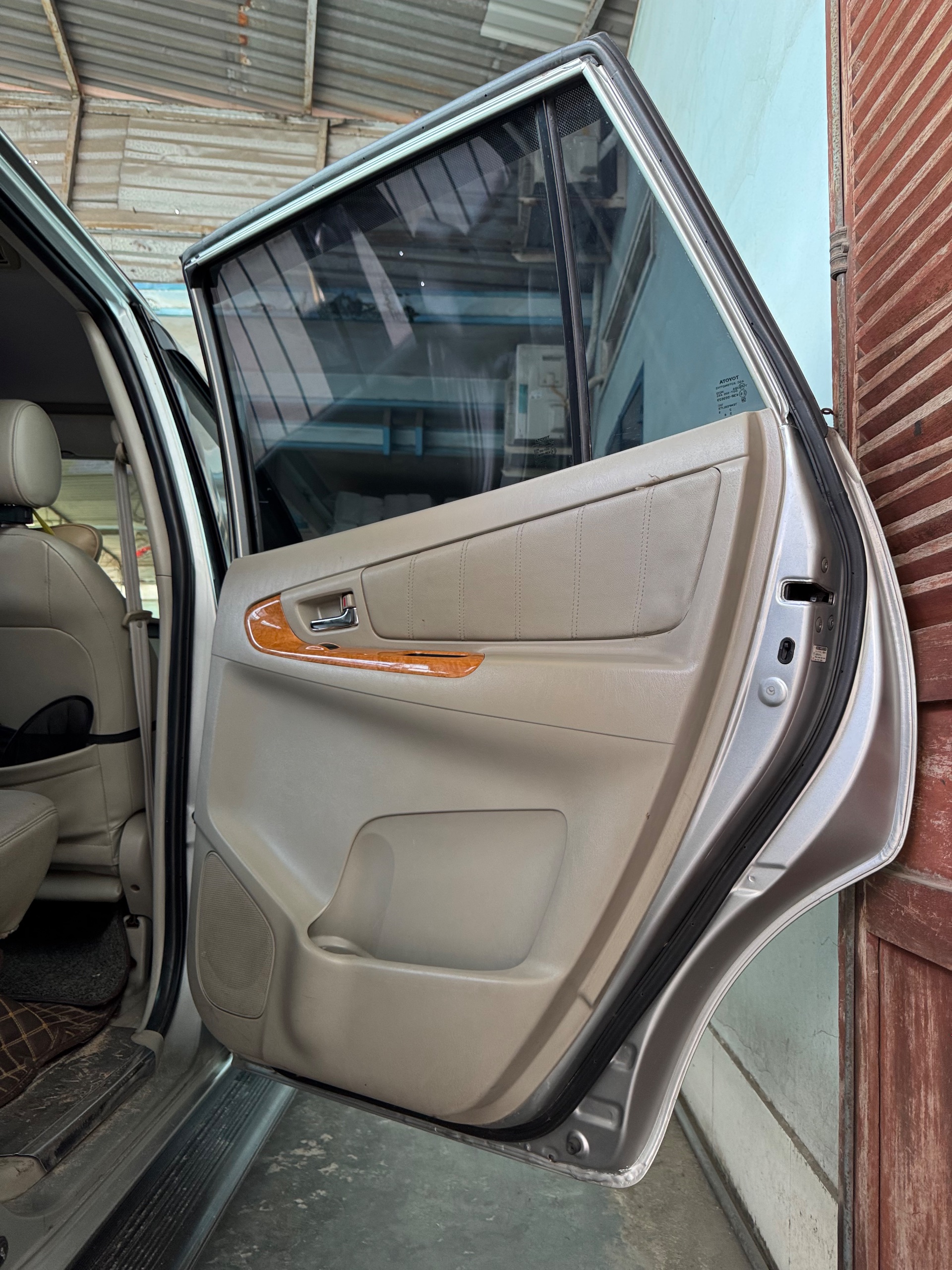 Toyota Innova V 2010 - Ngoại thất 23