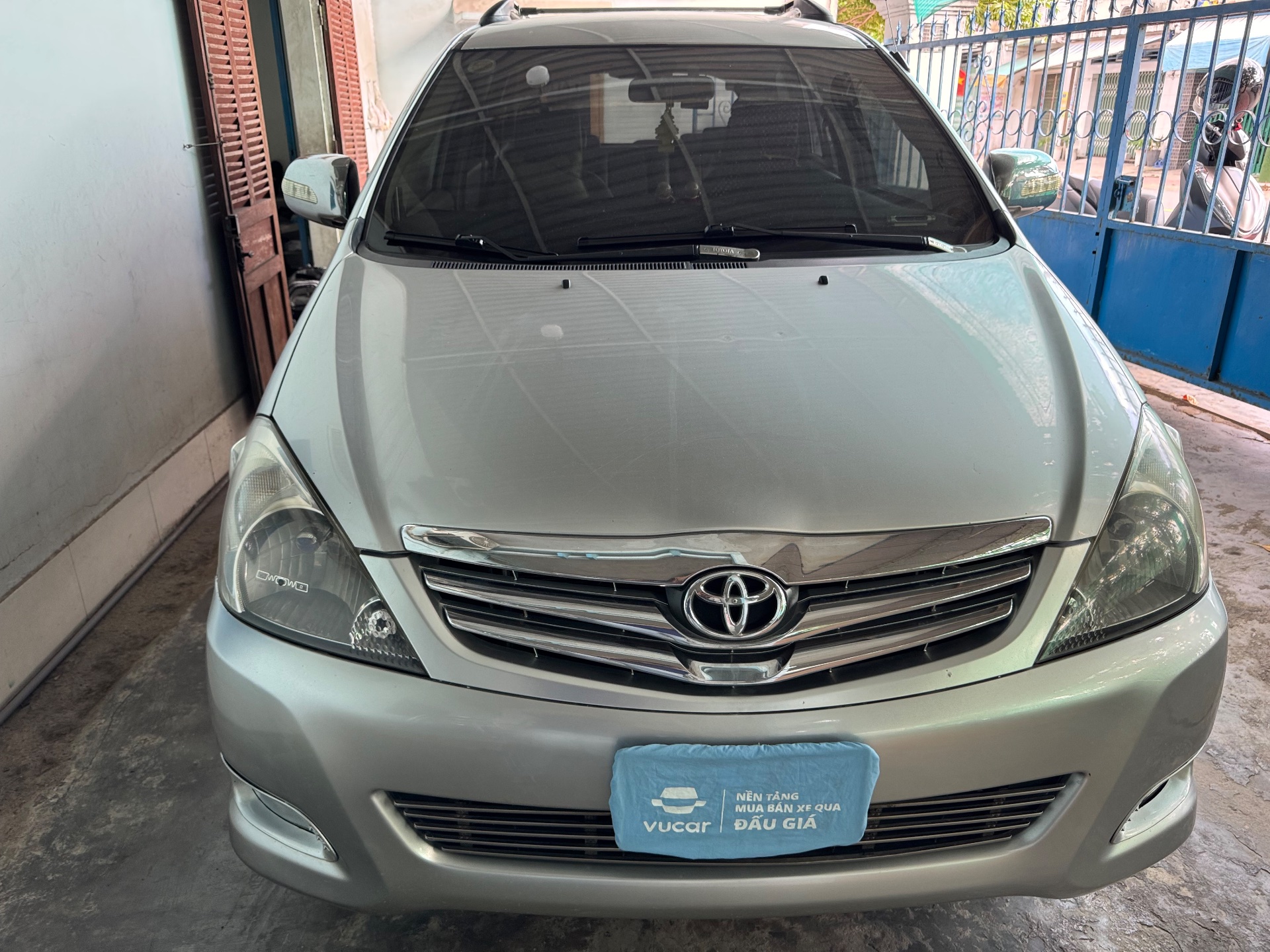 Toyota Innova V 2010 - Ngoại thất 1