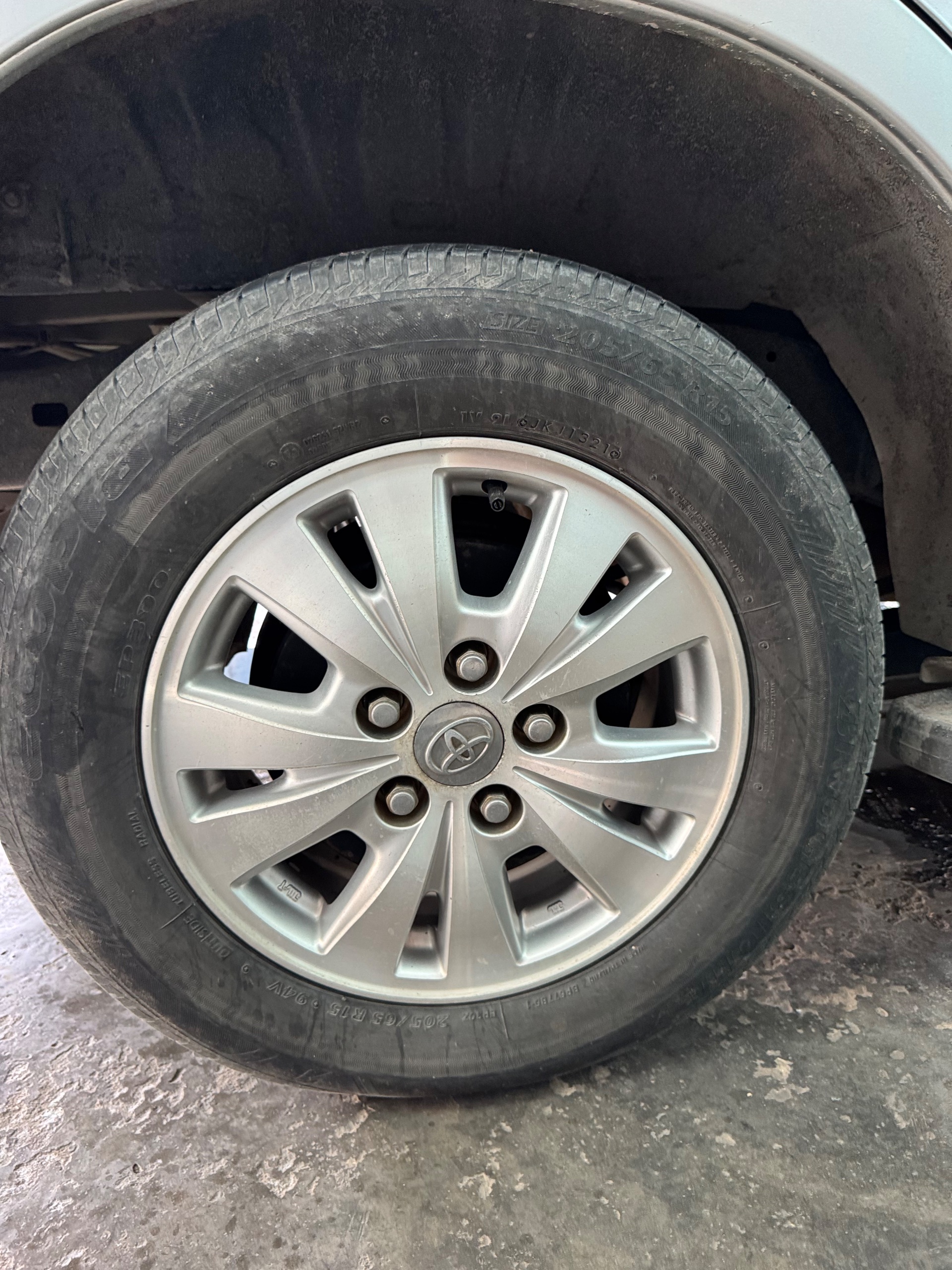 Toyota Innova V 2010 - Ngoại thất 24