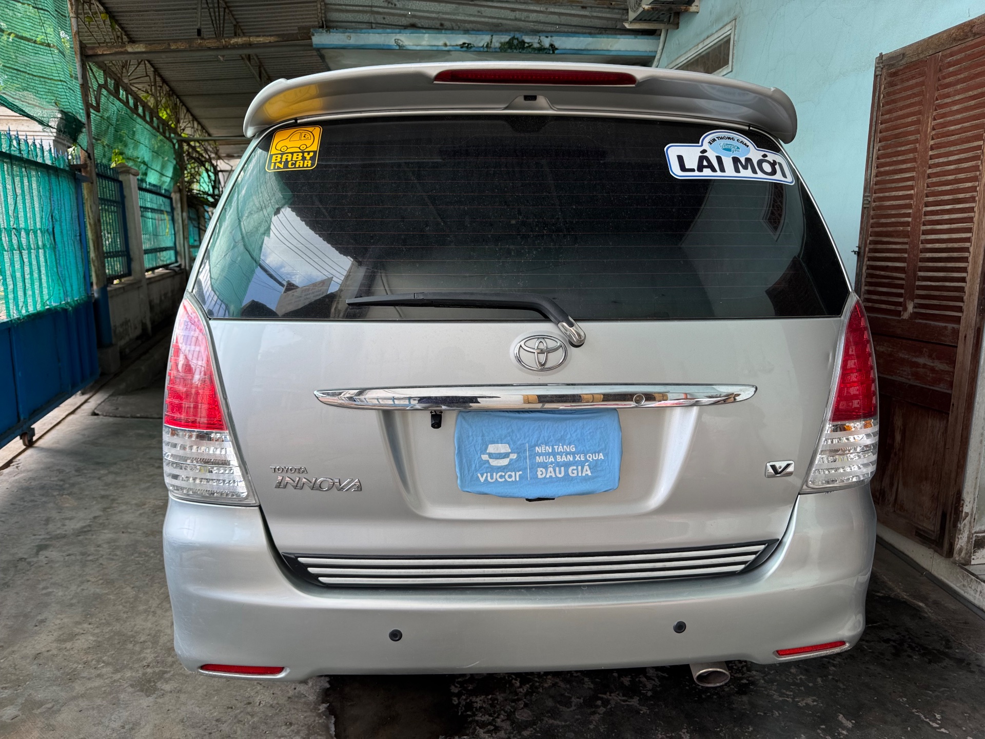 Toyota Innova V 2010 - Ngoại thất 11