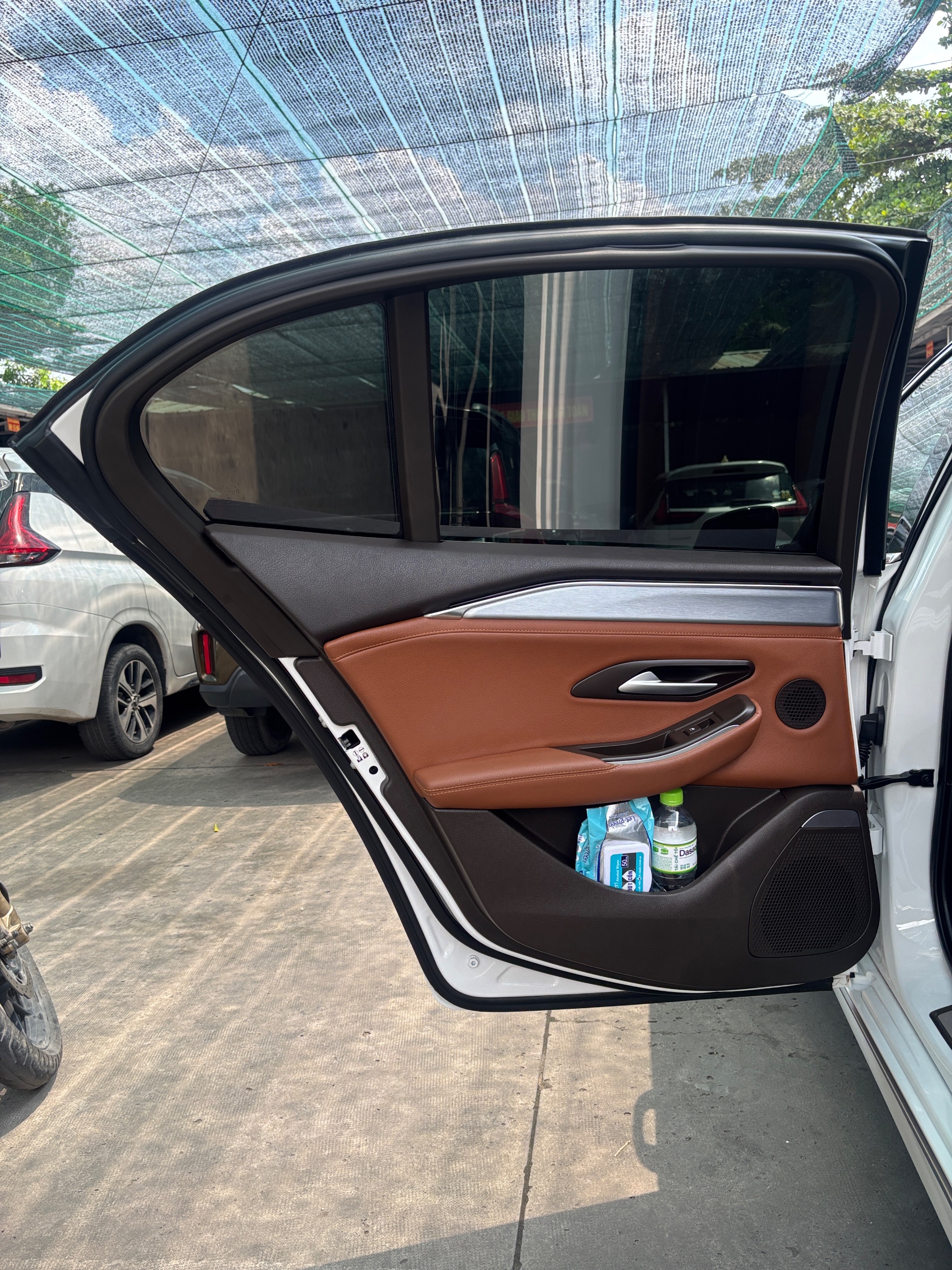 Vin Lux A premium. đk th 10/ . . xe gđ giử kỷ rất đẹp. màu trắng. nội thất nâu da bò. 2021 - Ngoại thất 20