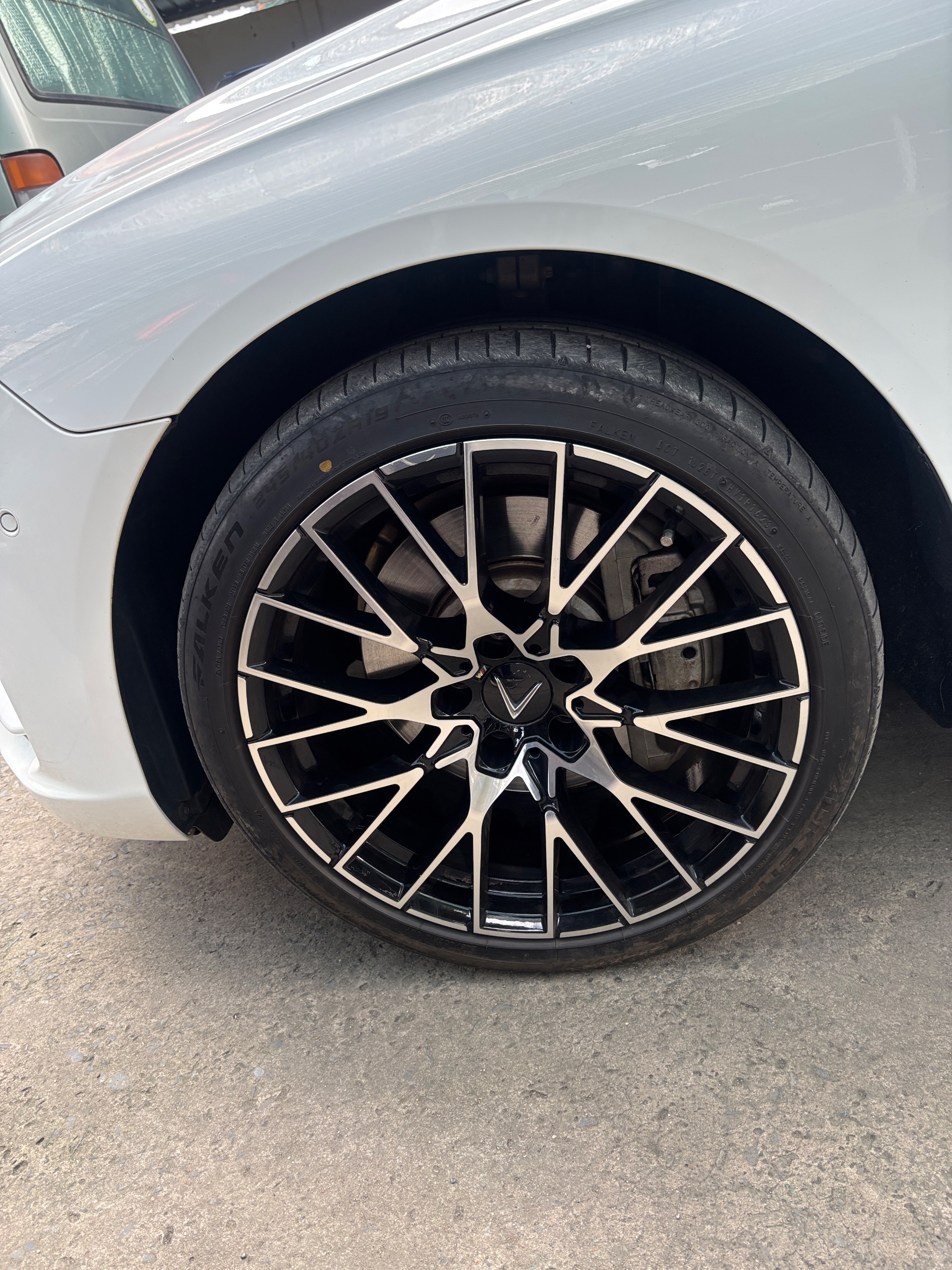 Vin Lux A premium. đk th 10/ . . xe gđ giử kỷ rất đẹp. màu trắng. nội thất nâu da bò. 2021 - Ngoại thất 26