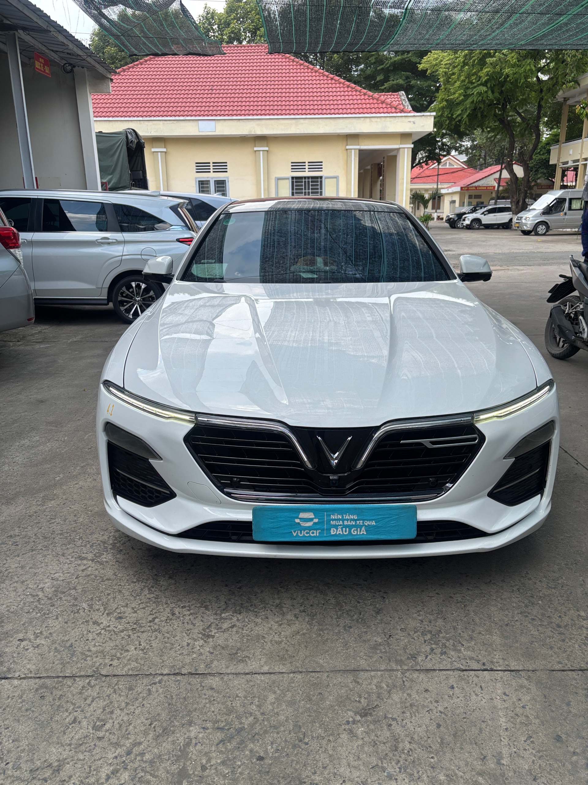 Vin Lux A premium. đk th 10/ . . xe gđ giử kỷ rất đẹp. màu trắng. nội thất nâu da bò. 2021 - Ngoại thất 28