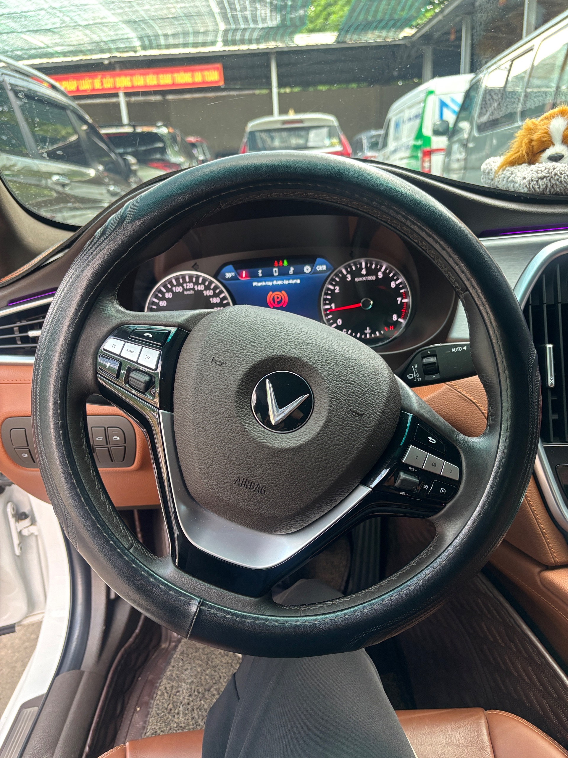 Vin Lux A premium. đk th 10/ . . xe gđ giử kỷ rất đẹp. màu trắng. nội thất nâu da bò. 2021 - Ngoại thất 22