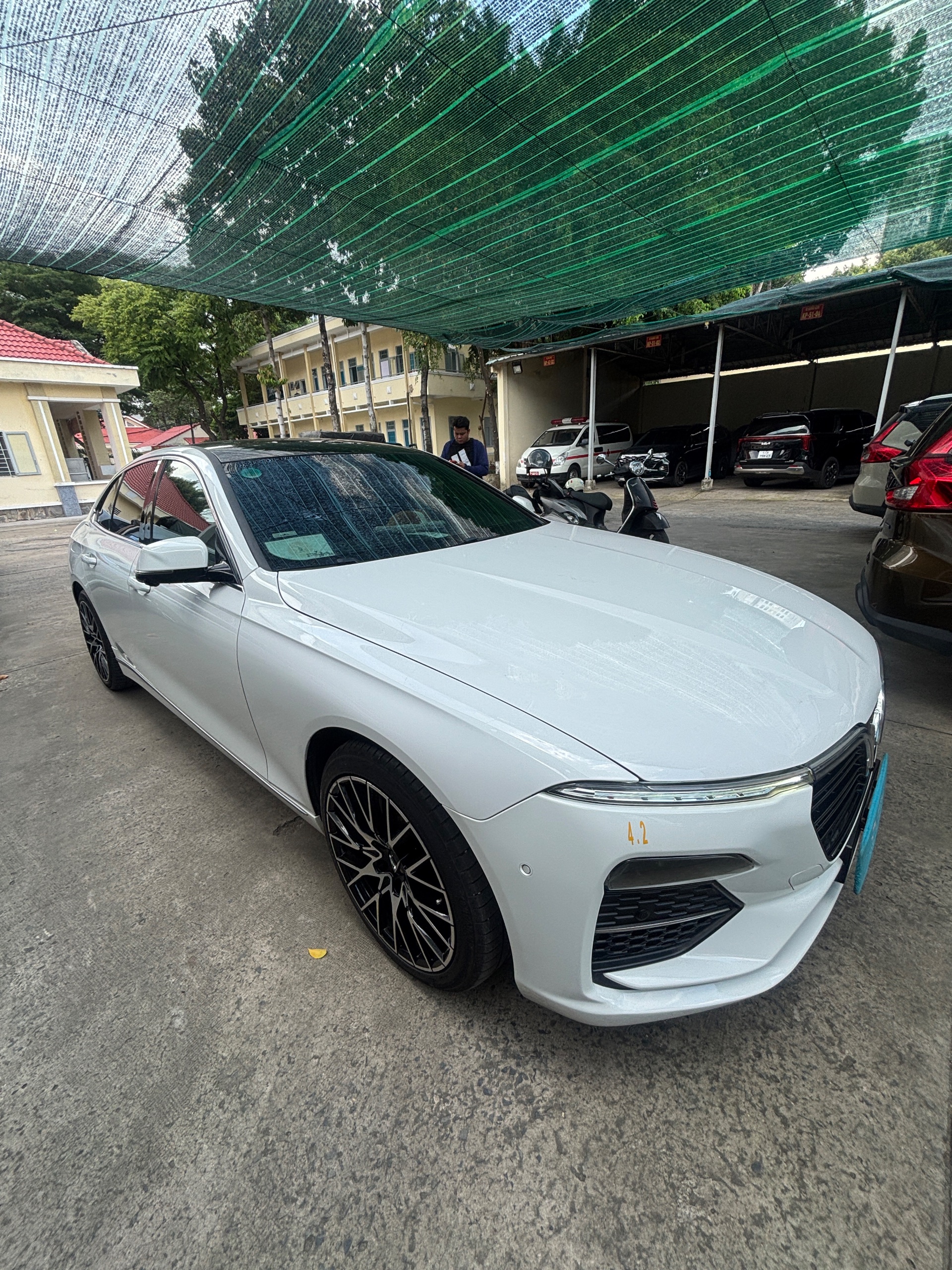Vin Lux A premium. đk th 10/ . . xe gđ giử kỷ rất đẹp. màu trắng. nội thất nâu da bò. 2021 - Ngoại thất 29
