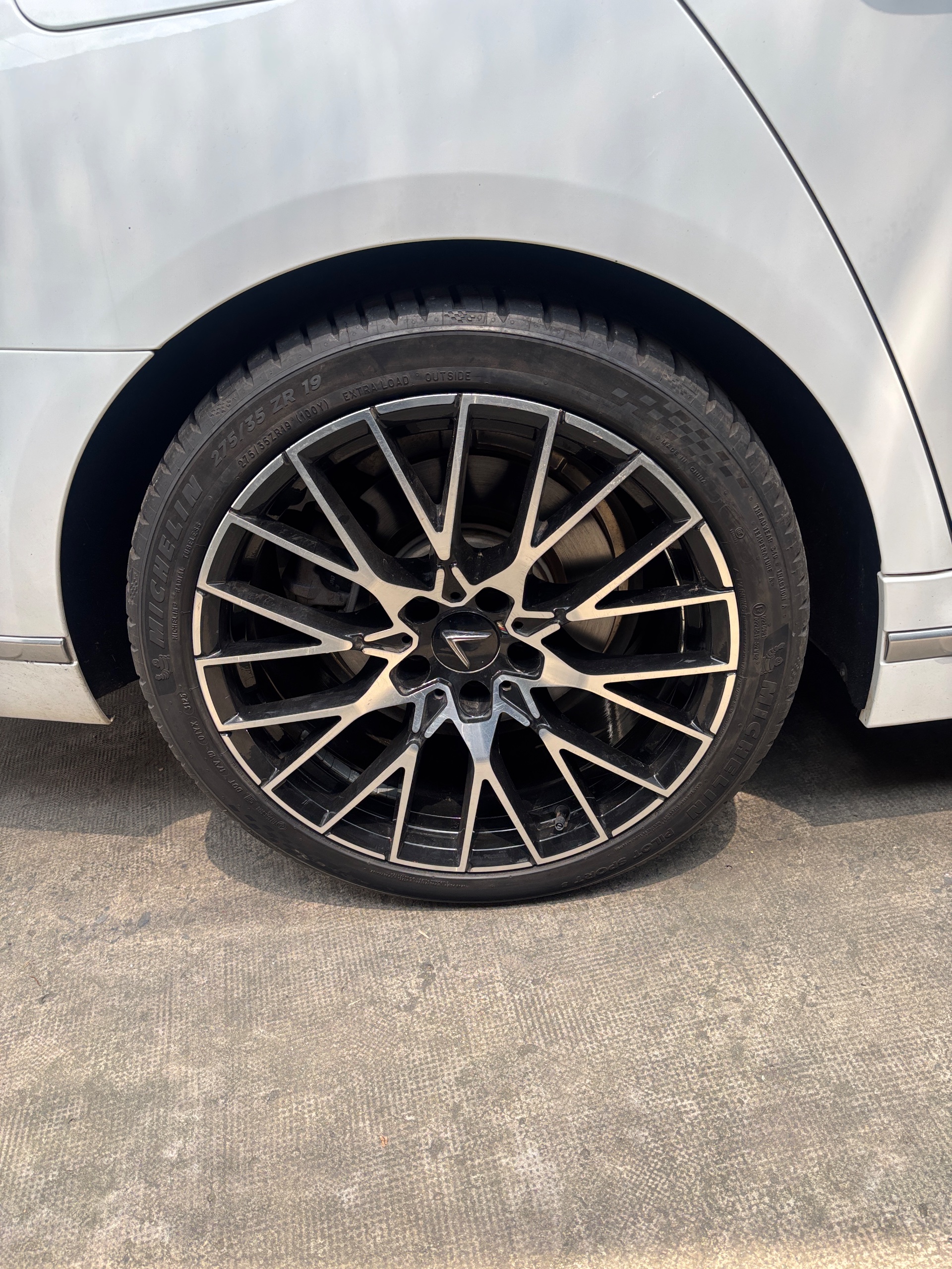 Vin Lux A premium. đk th 10/ . . xe gđ giử kỷ rất đẹp. màu trắng. nội thất nâu da bò. 2021 - Ngoại thất 10