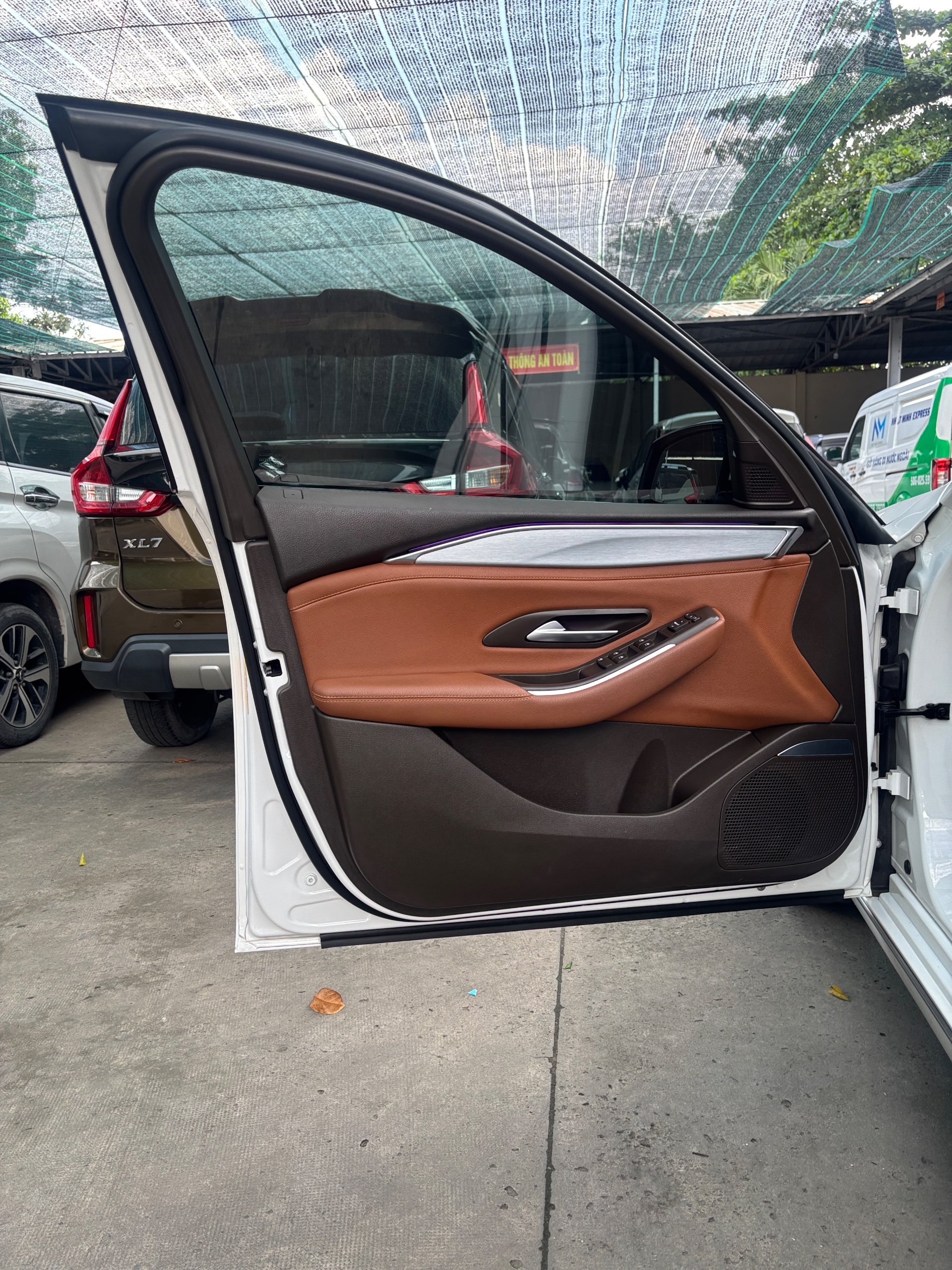 Vin Lux A premium. đk th 10/ . . xe gđ giử kỷ rất đẹp. màu trắng. nội thất nâu da bò. 2021 - Ngoại thất 25