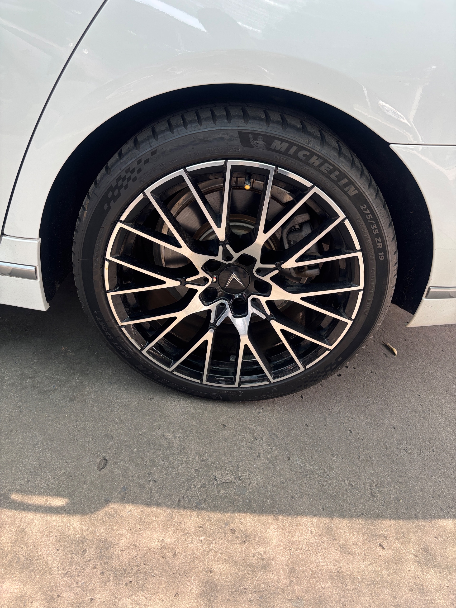 Vin Lux A premium. đk th 10/ . . xe gđ giử kỷ rất đẹp. màu trắng. nội thất nâu da bò. 2021 - Ngoại thất 17