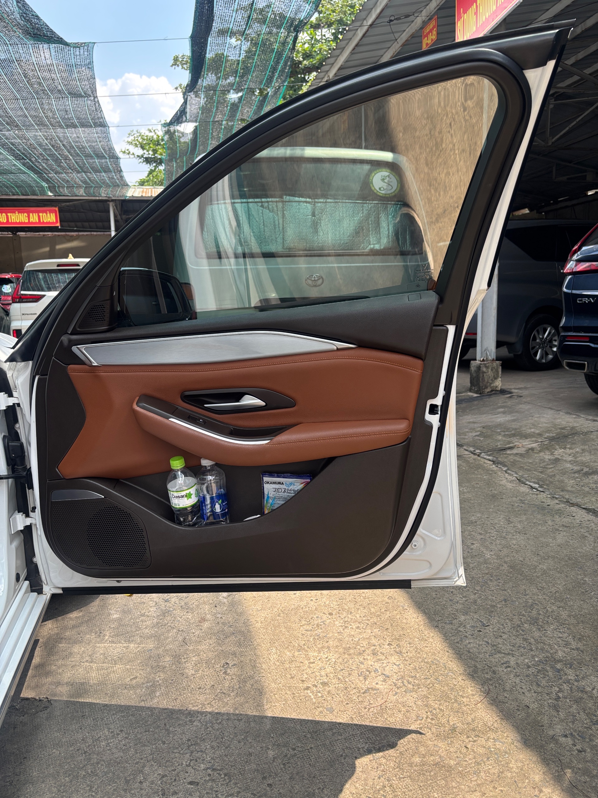 Vin Lux A premium. đk th 10/ . . xe gđ giử kỷ rất đẹp. màu trắng. nội thất nâu da bò. 2021 - Ngoại thất 6