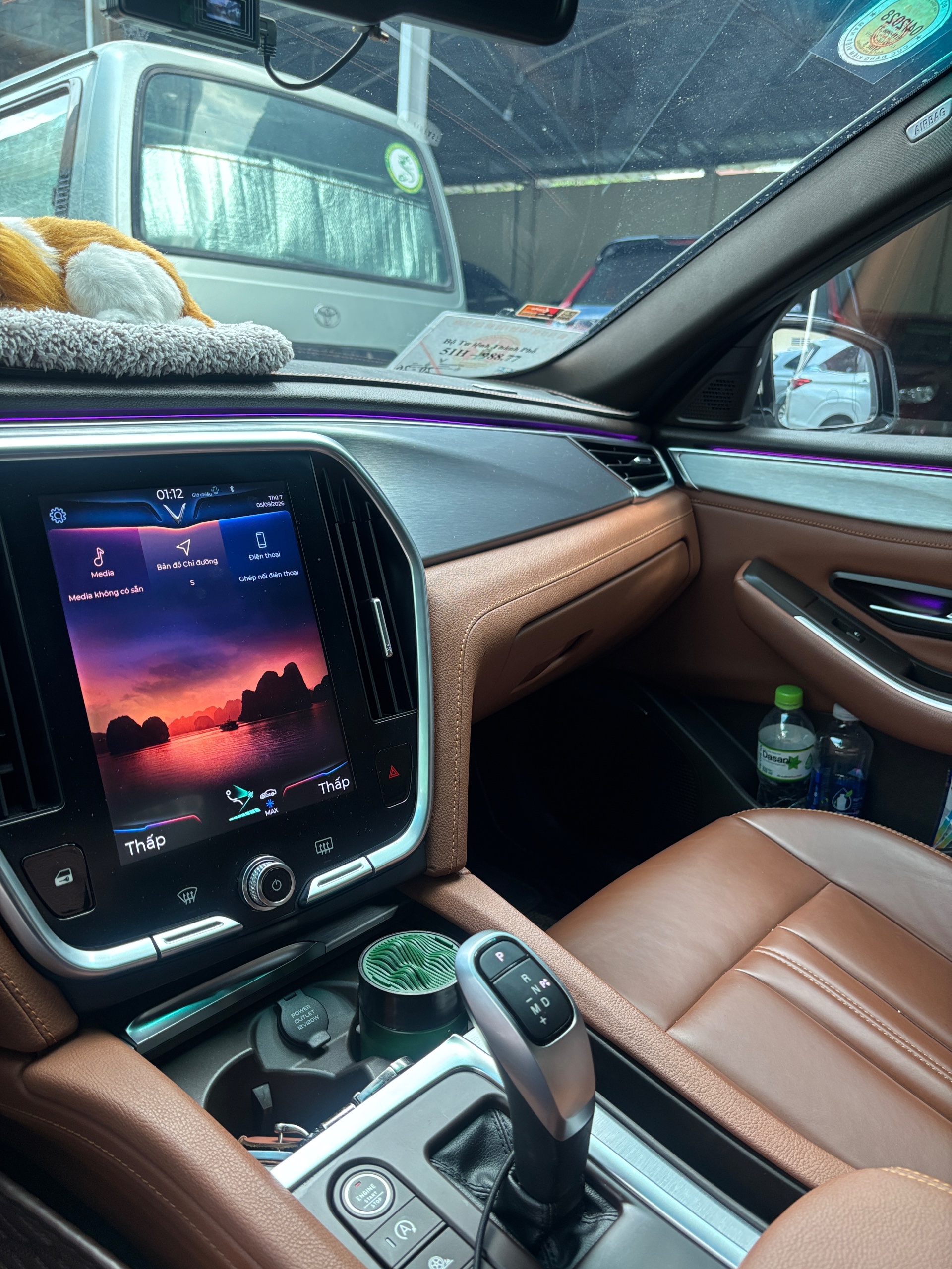 Vin Lux A premium. đk th 10/ . . xe gđ giử kỷ rất đẹp. màu trắng. nội thất nâu da bò. 2021 - Ngoại thất 21