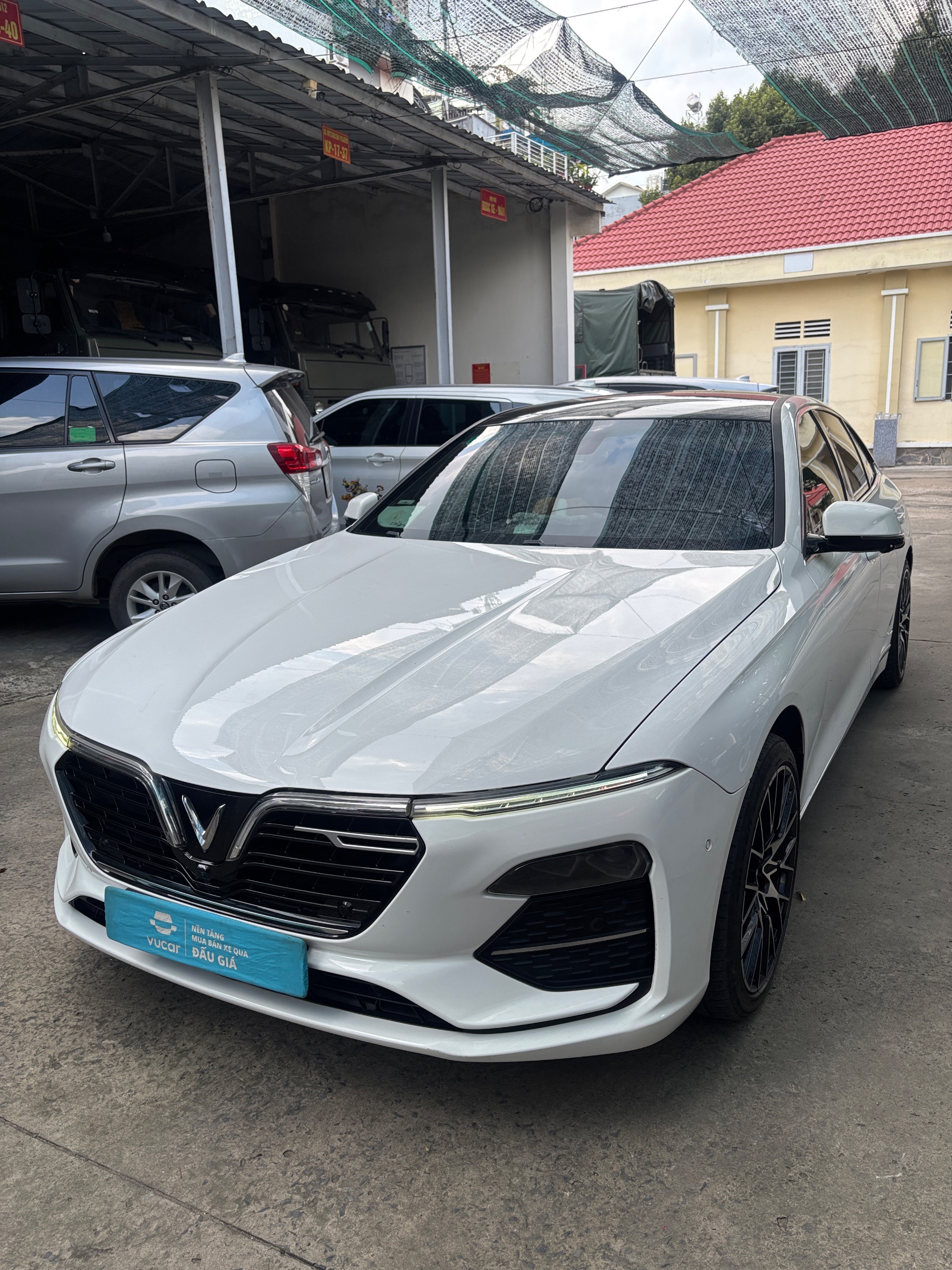 Vin Lux A premium. đk th 10/ . . xe gđ giử kỷ rất đẹp. màu trắng. nội thất nâu da bò. 2021 - Ngoại thất 27