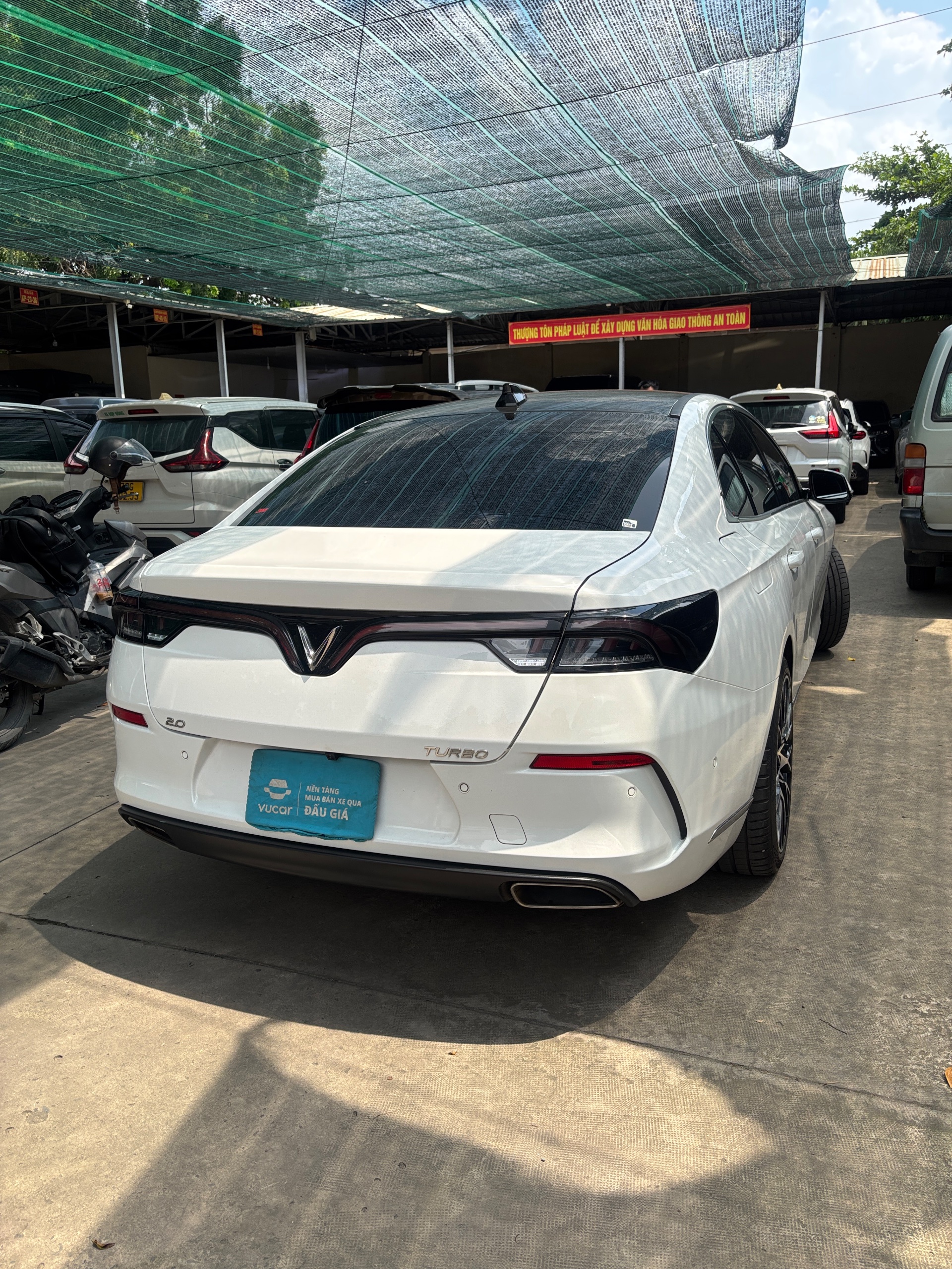 Vin Lux A premium. đk th 10/ . . xe gđ giử kỷ rất đẹp. màu trắng. nội thất nâu da bò. 2021 - Ngoại thất 14