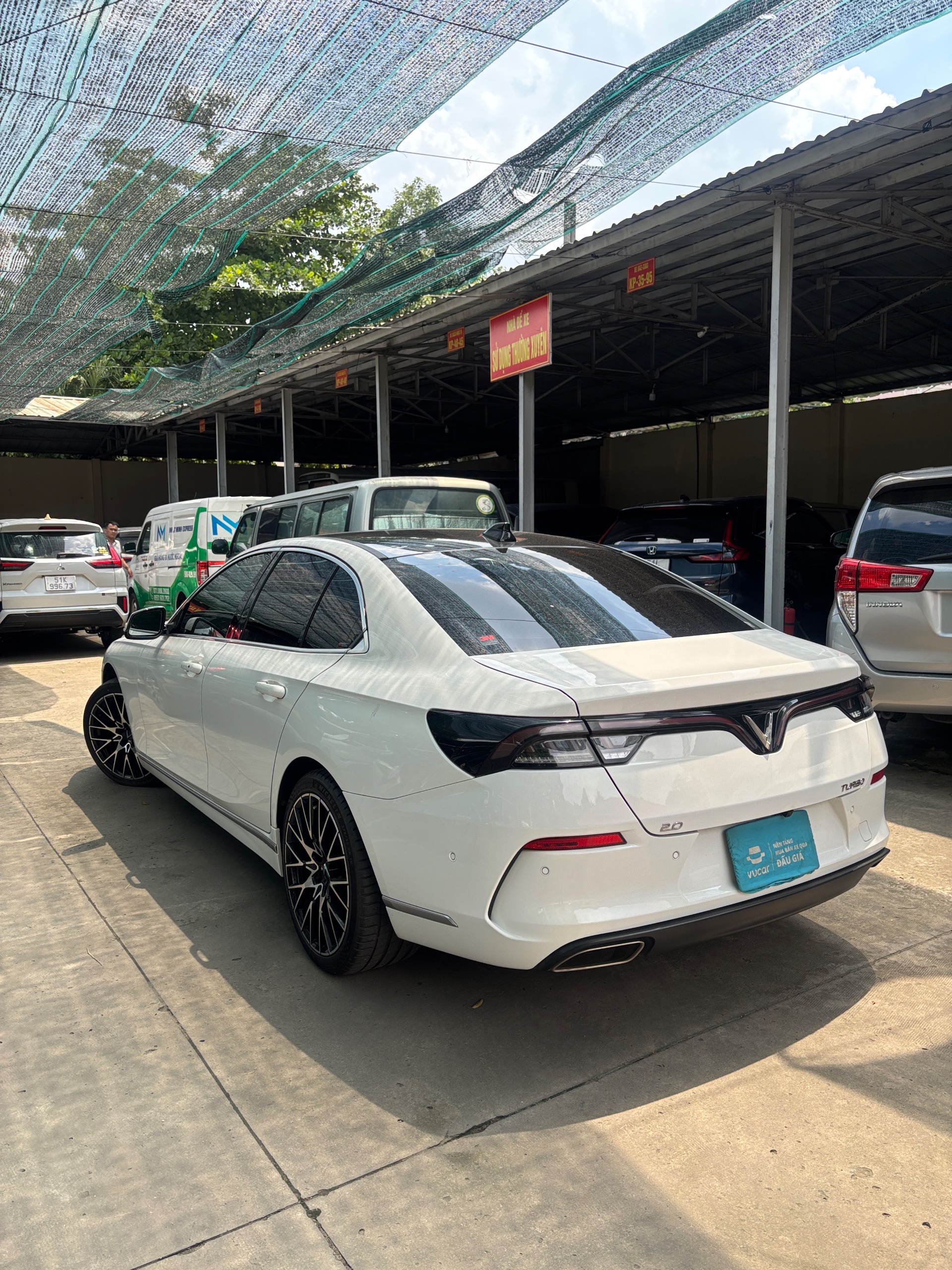 Vin Lux A premium. đk th 10/ . . xe gđ giử kỷ rất đẹp. màu trắng. nội thất nâu da bò. 2021 - Ngoại thất 16