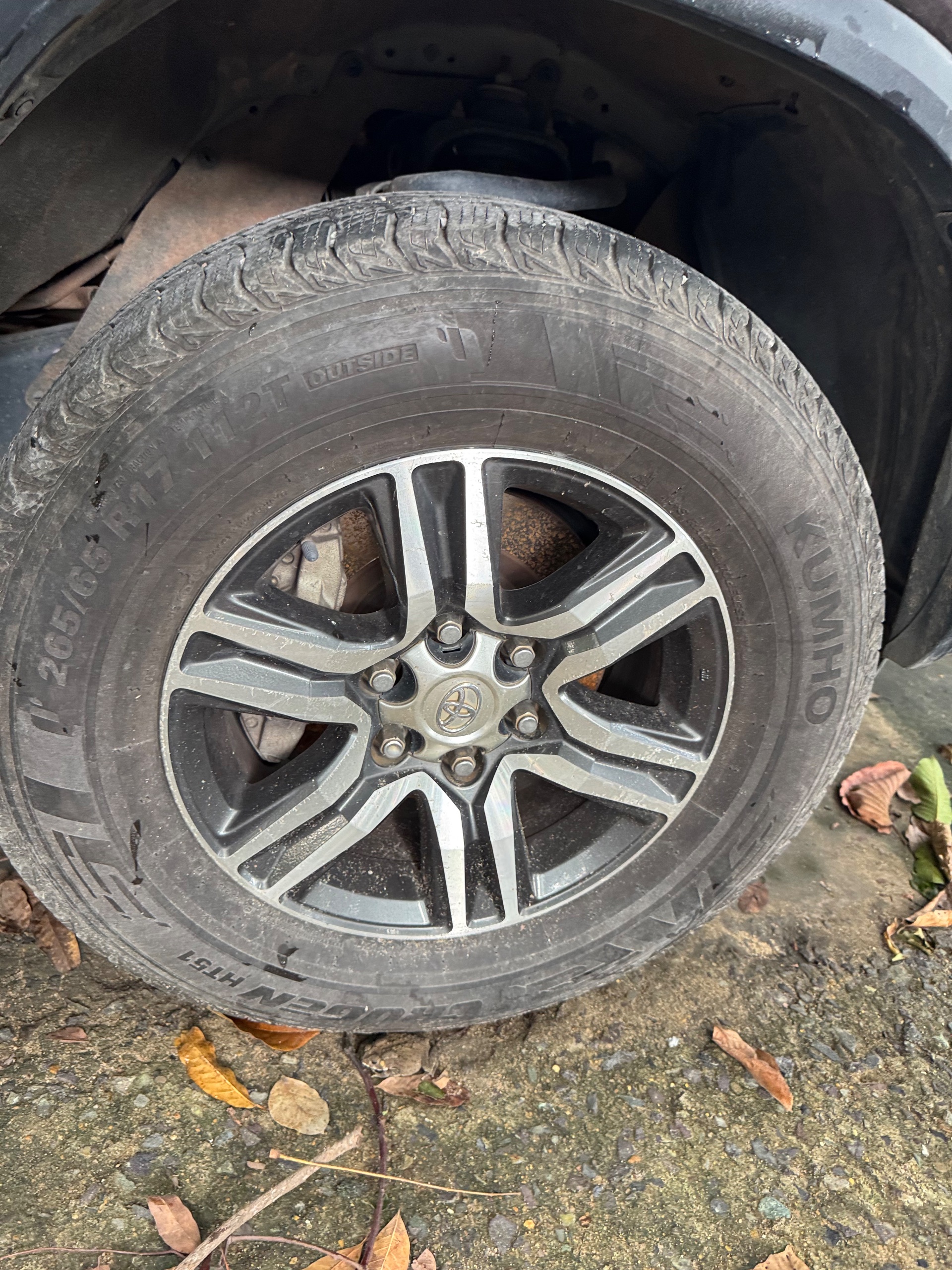 Toyota Fortuner 2.4G 4x2 MT 2017 - Ngoại thất 9