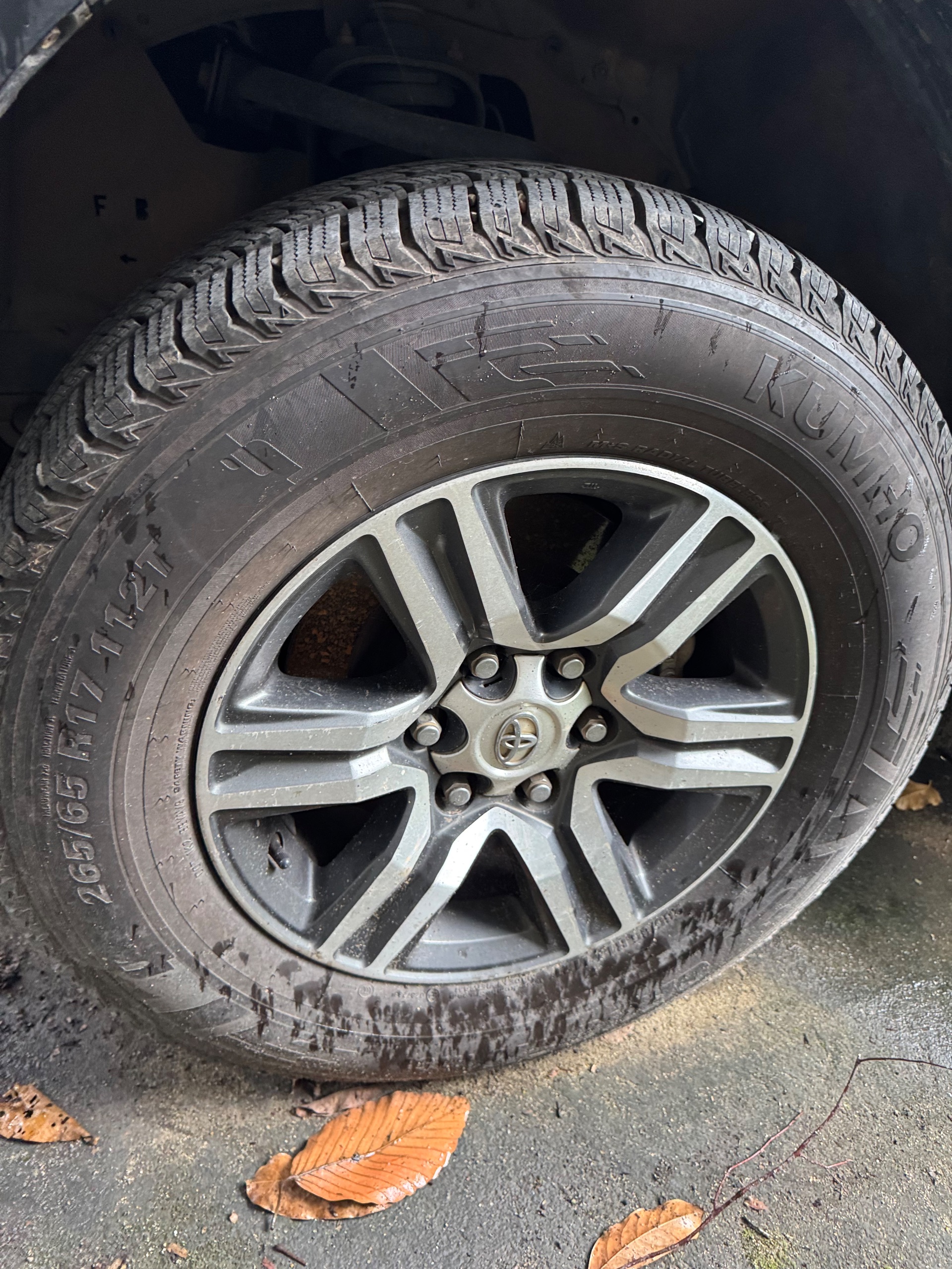 Toyota Fortuner 2.4G 4x2 MT 2017 - Ngoại thất 17
